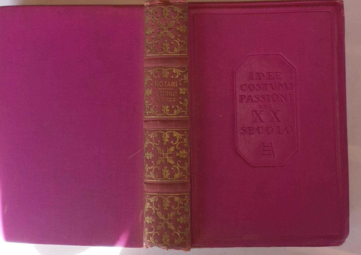 Opere di Umberto Notari. Il coltello in bocca. Saggio di economia a romanzo. - copertina