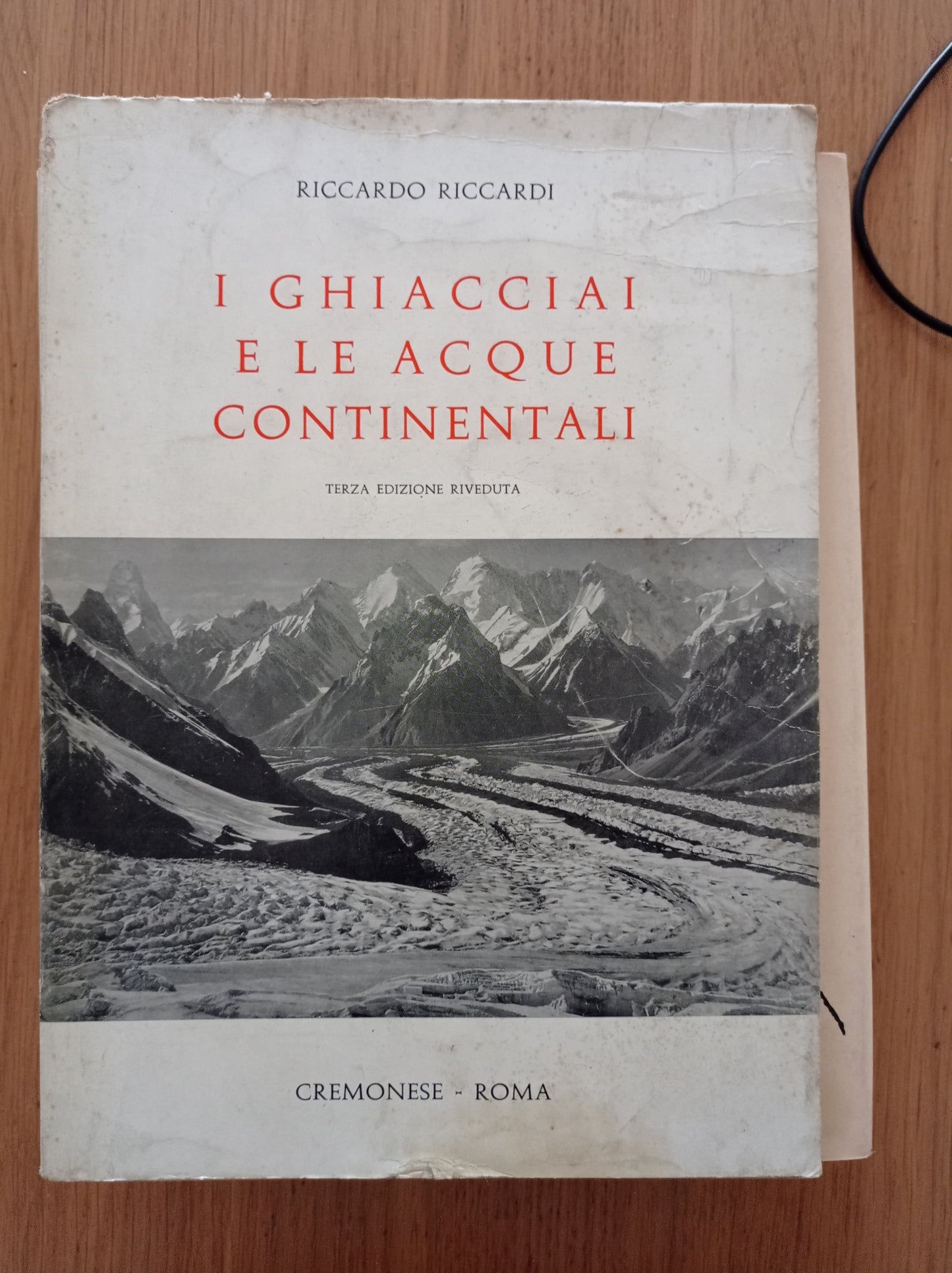I ghiacciai e le acque continentali - copertina