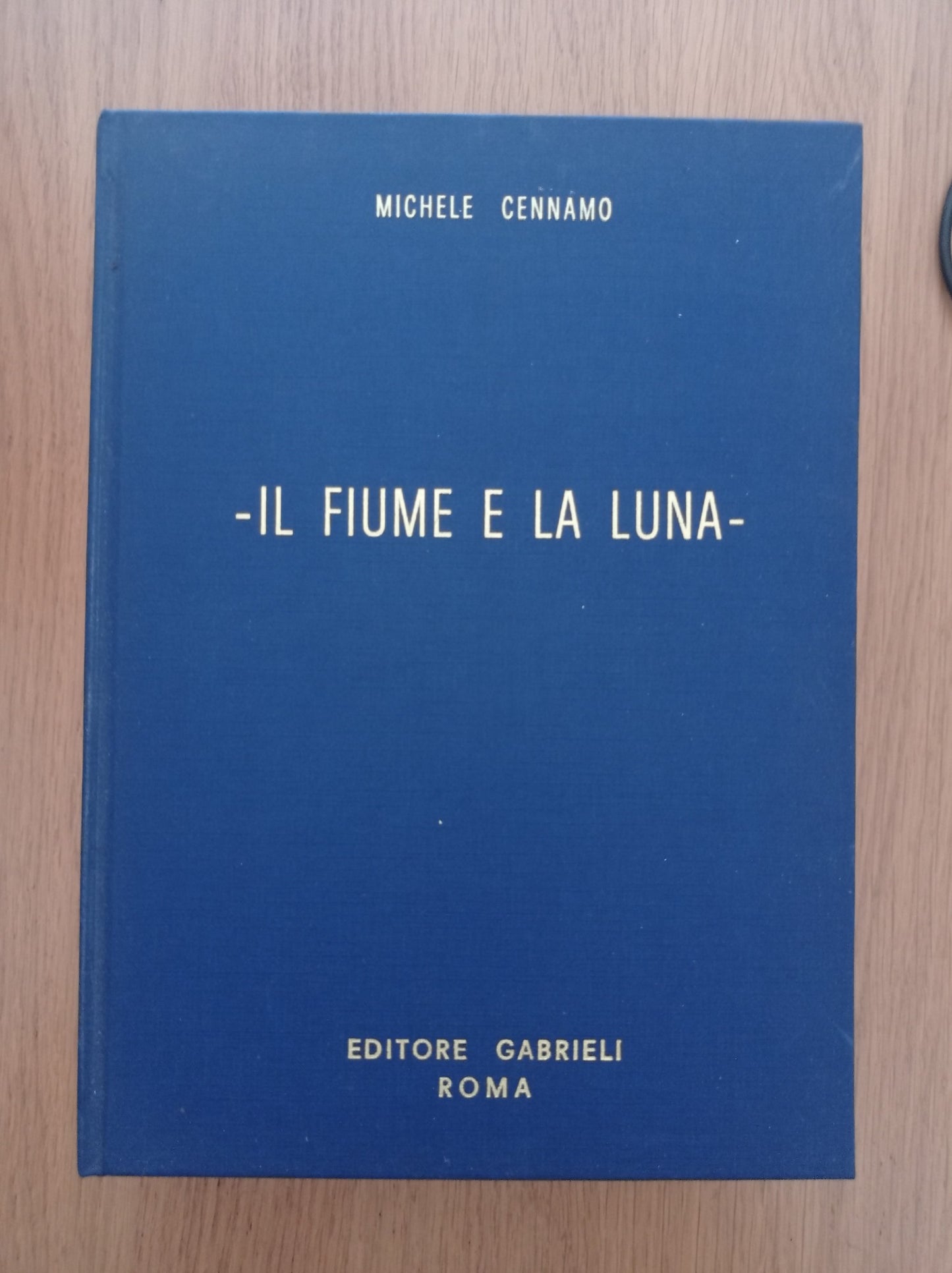 Poesie: Il fiume e la luna - copertina