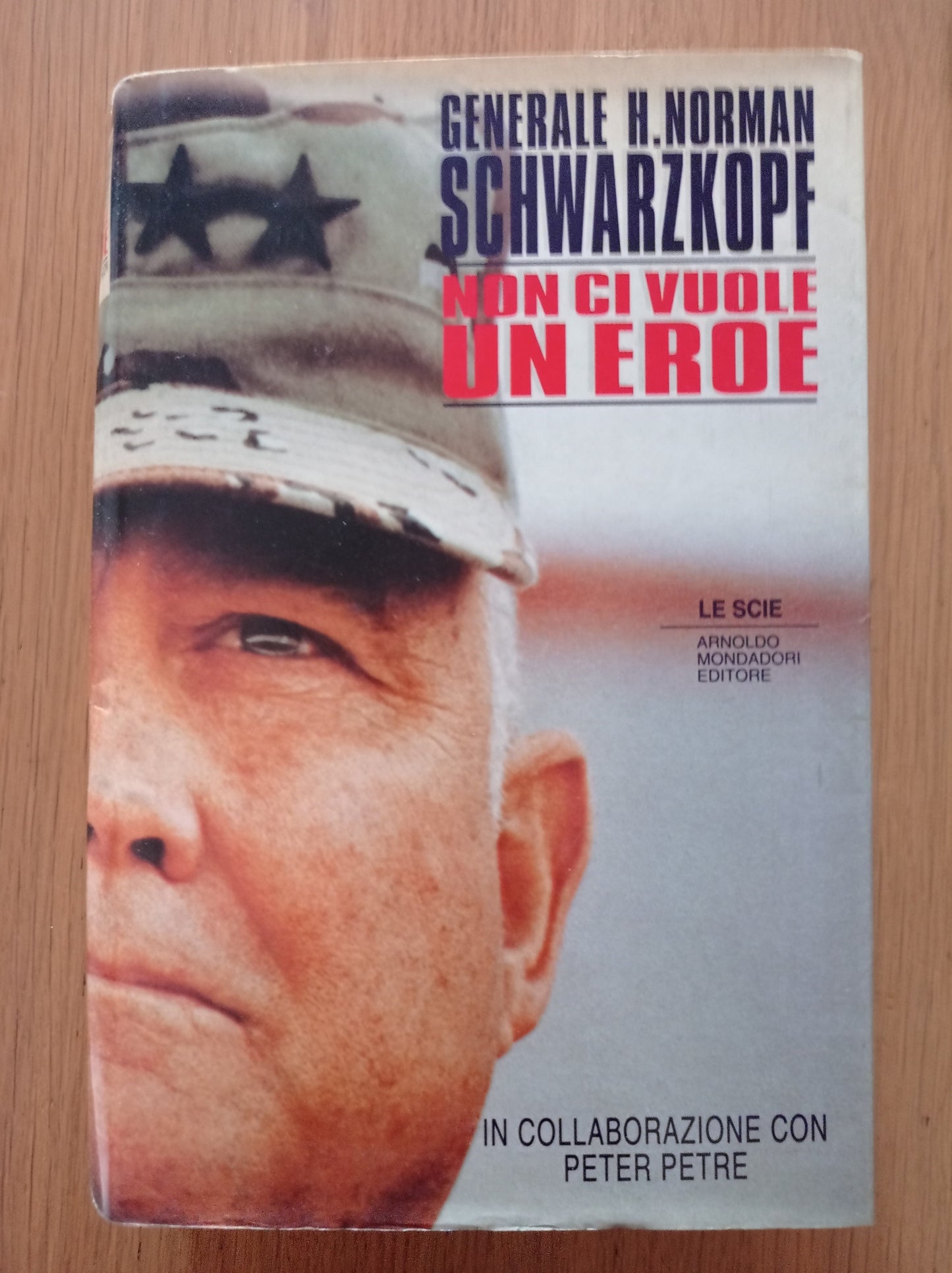 Non ci vuole un eroe - copertina