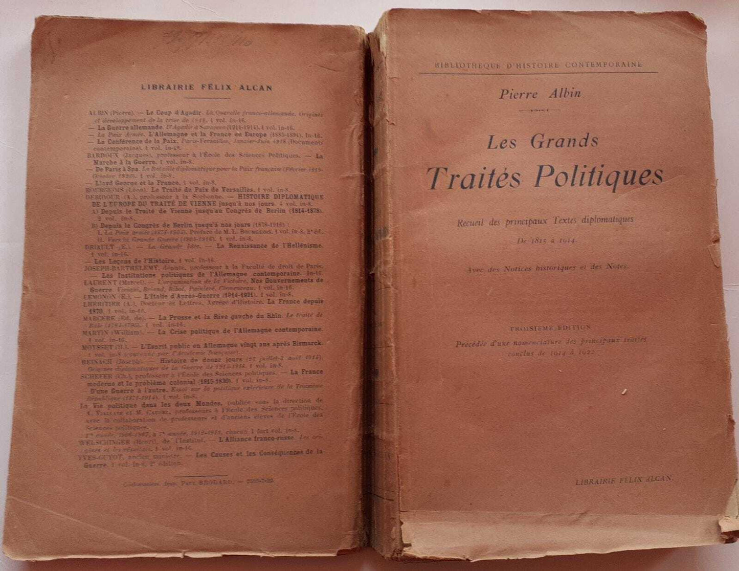 Les Grands traites politique - copertina