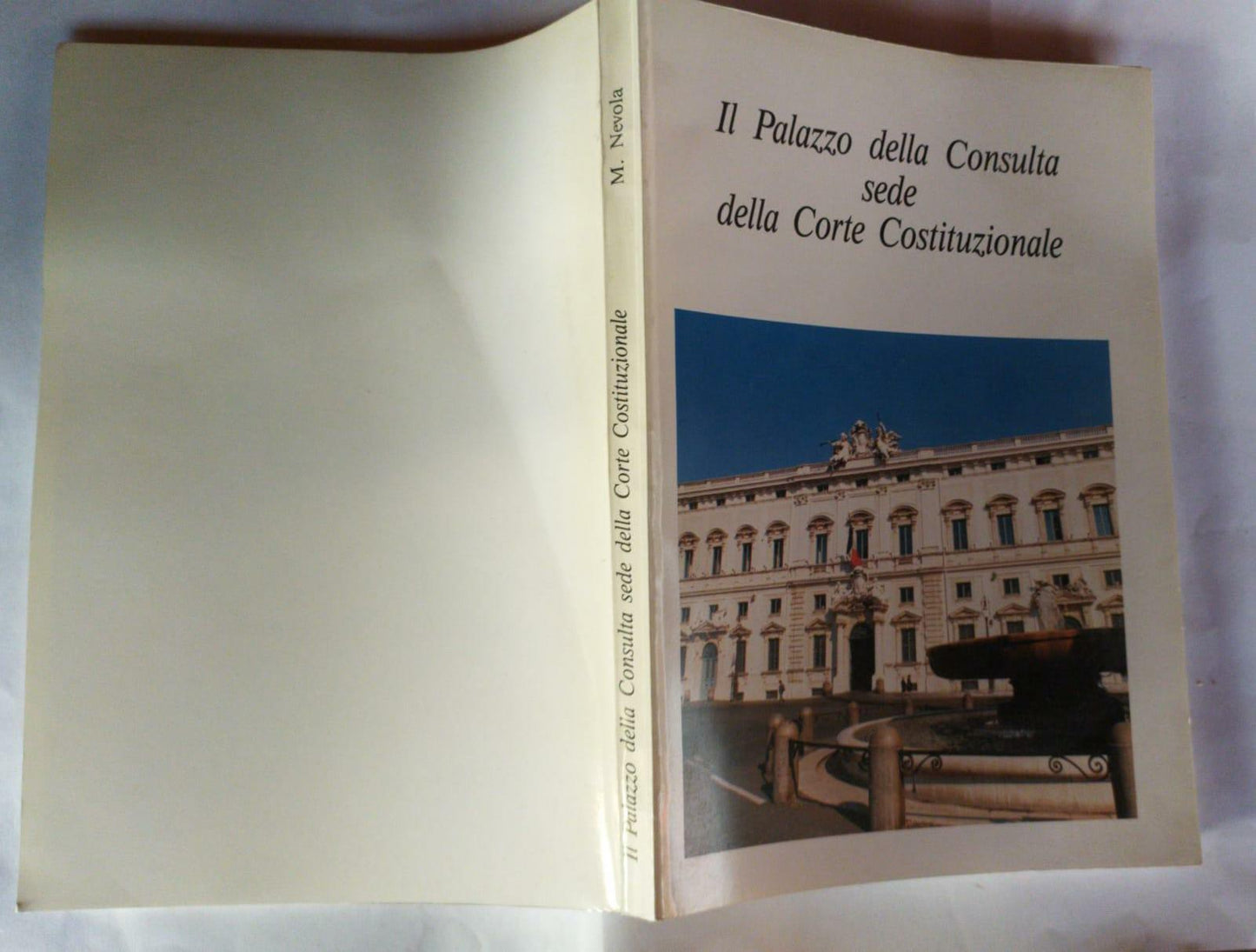Il palazzo della consulta sede della corte costituzionale - copertina