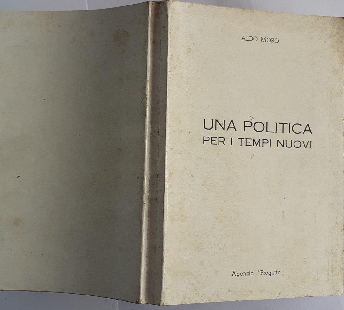 Una politica per i tempi nuovi - copertina