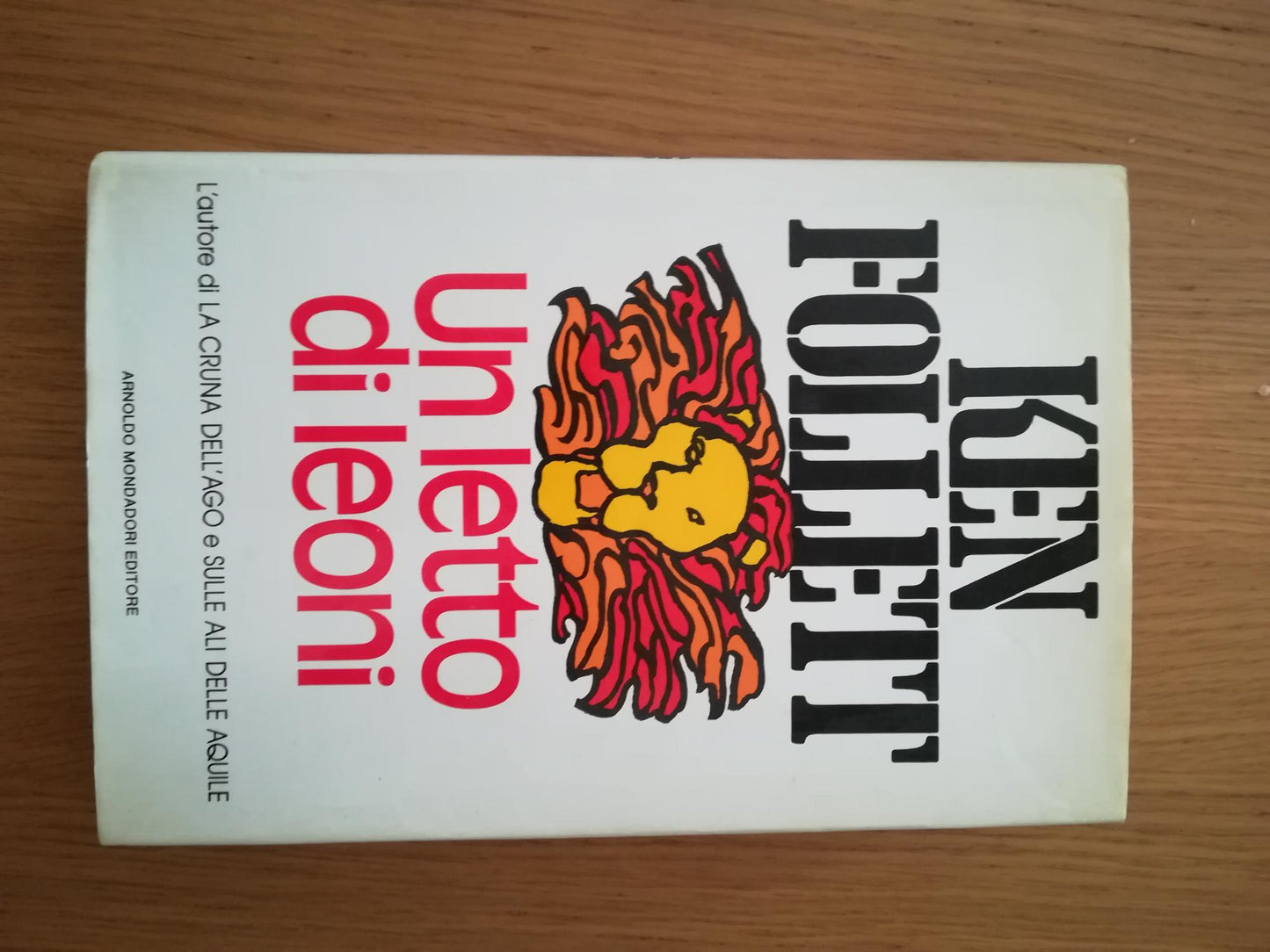 Un letto di leoni - copertina