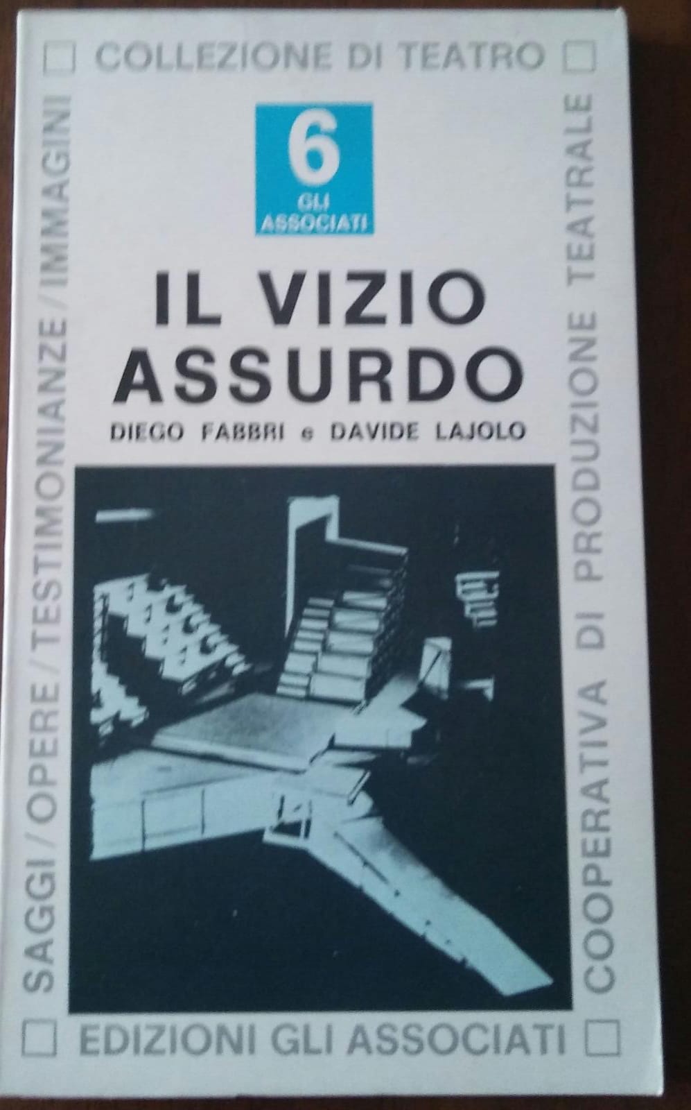 Il vizio assurdo - copertina