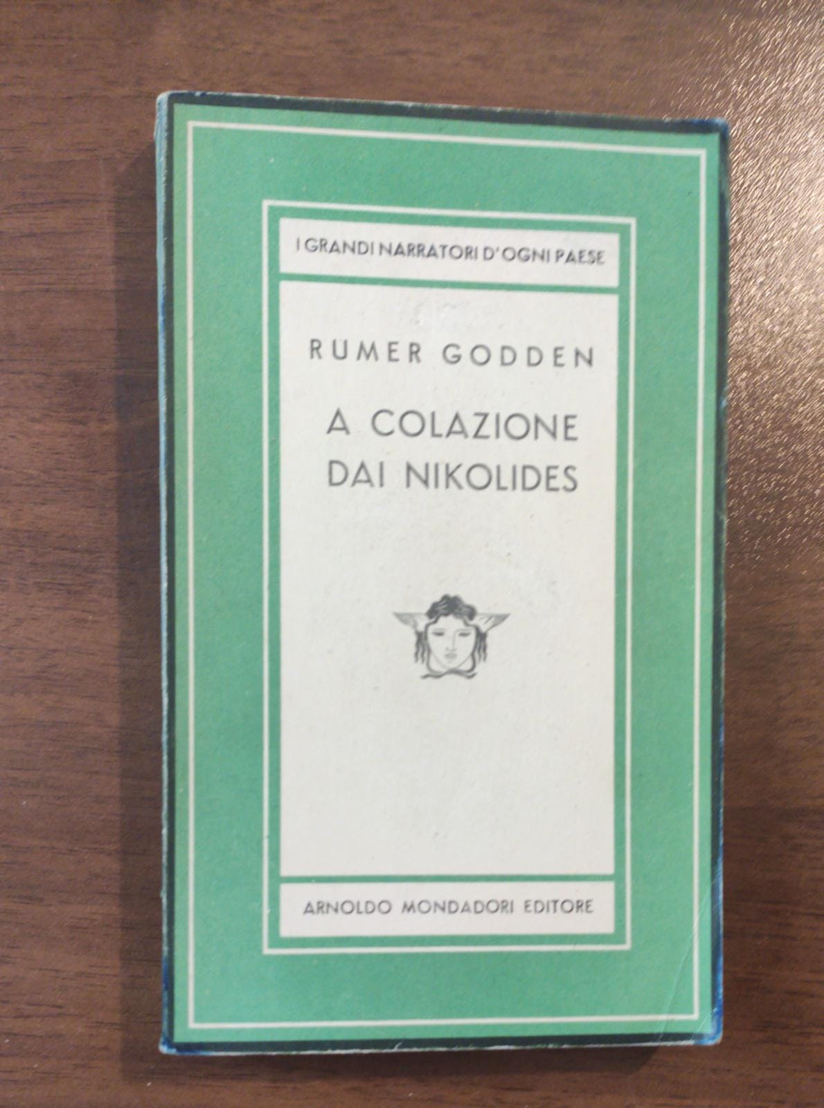 A COLAZIONE DAI NIKOLIDES - copertina