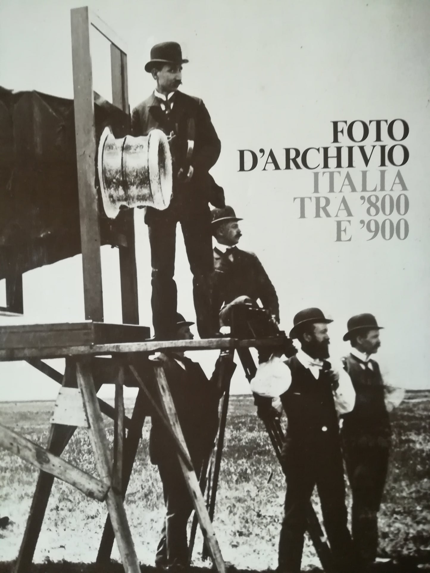 Foto d'archivio. Italia tra '800 e '900. Antologia d'immagini tratte dalla fototeca del Touring Club Italiano. - copertina