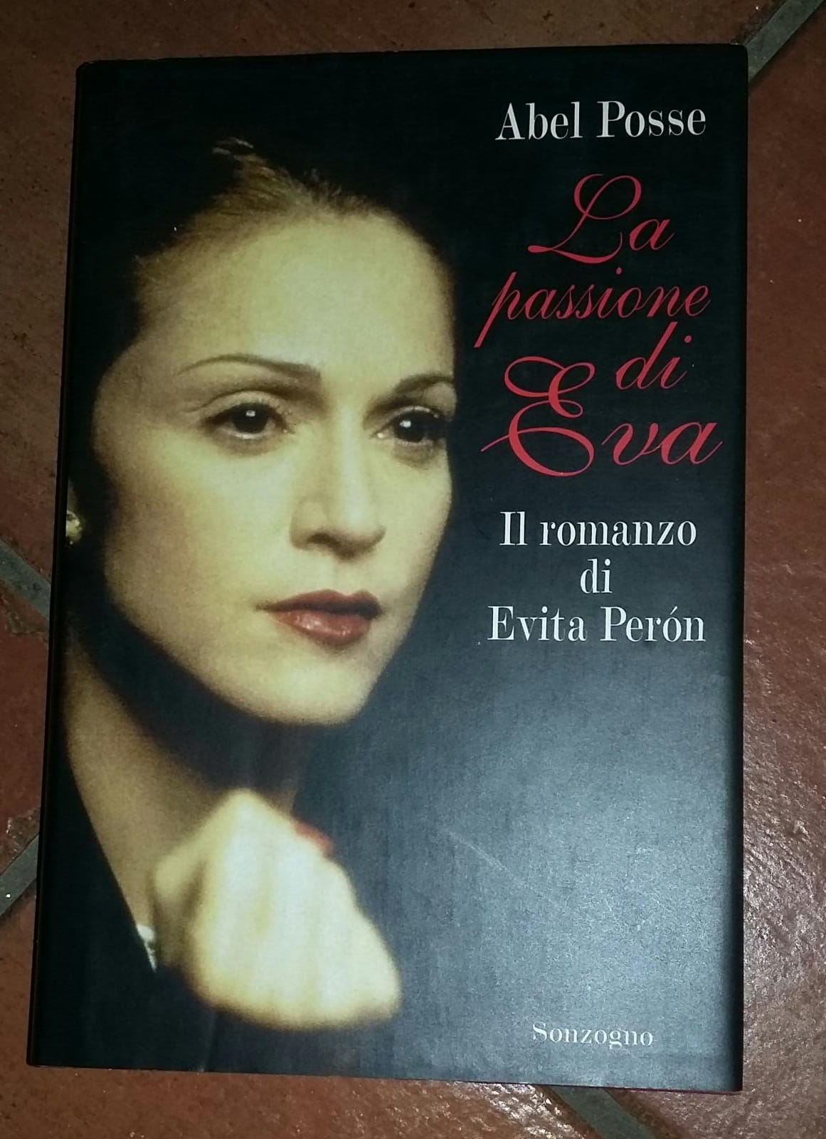La passione di Eva. Il romanzo di Evita Perón - copertina