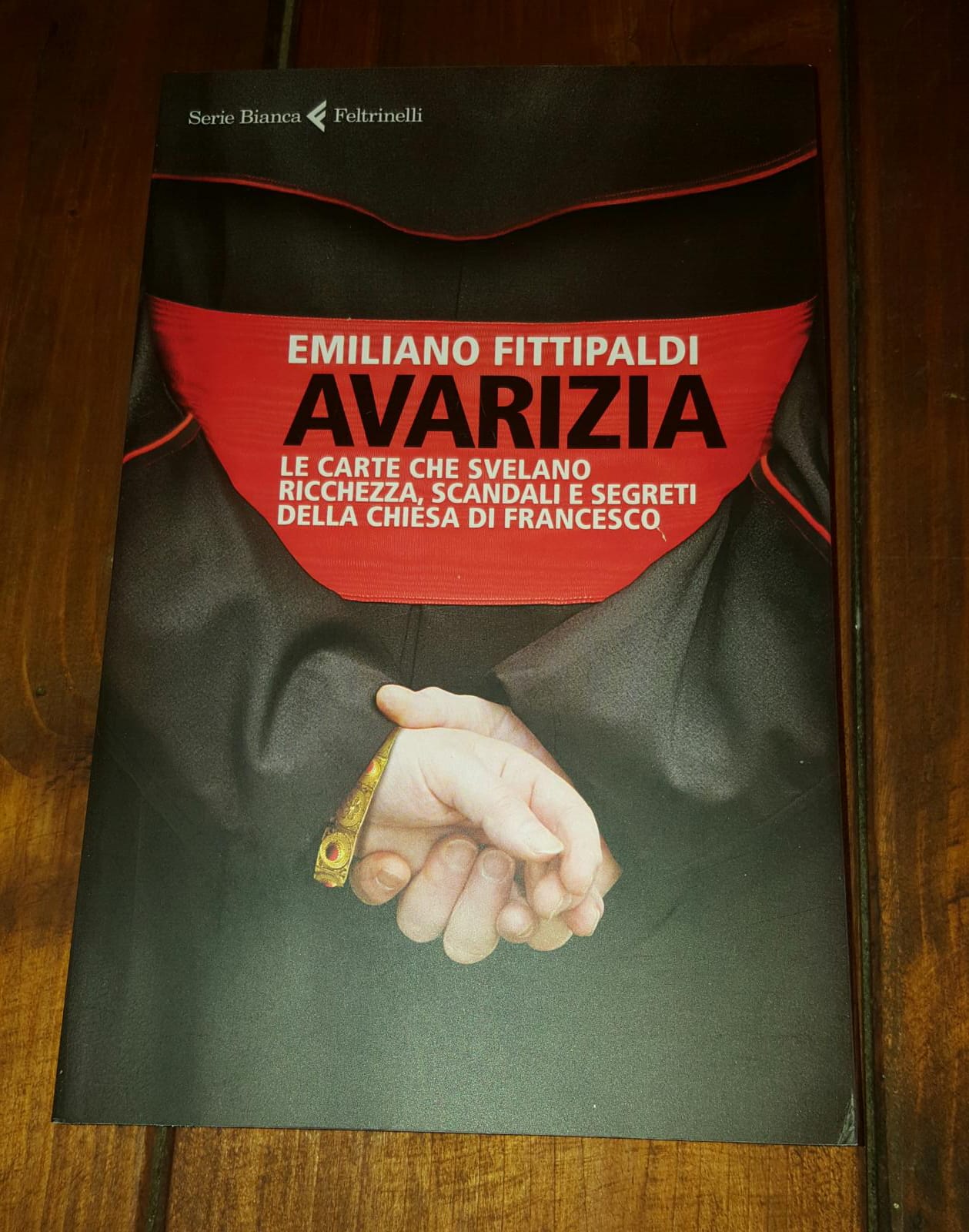 Avarizia: Le carte che svelano ricchezza, scandali e segreti della chiesa di Francesco - copertina
