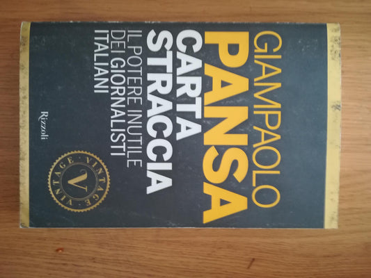 Carta straccia. Il potere inutile dei giornalisti italiani - copertina