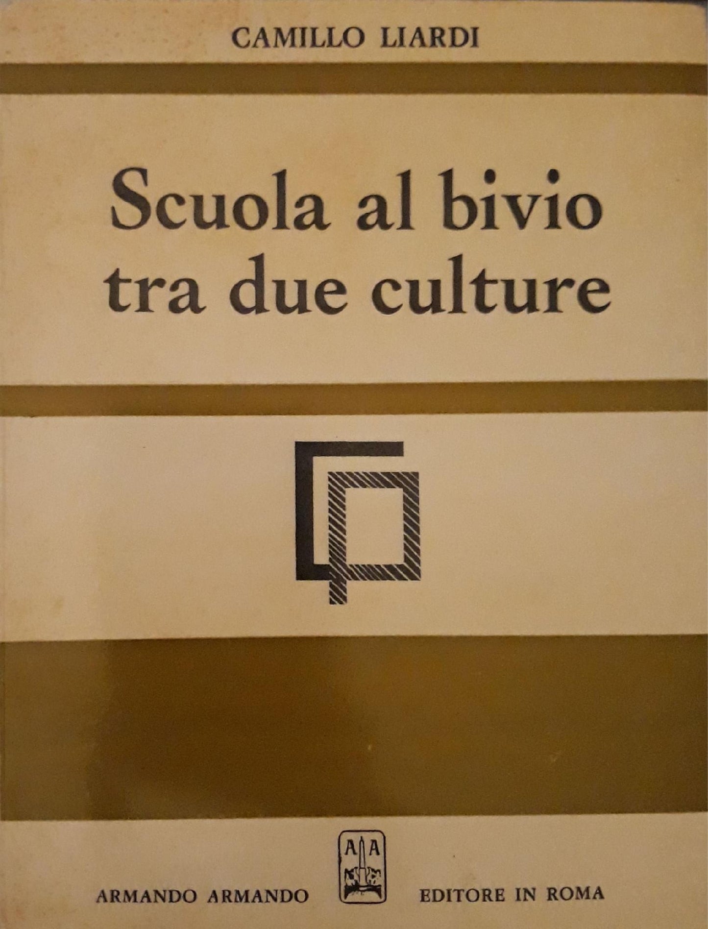 Scuola al bivio tra due culture - copertina