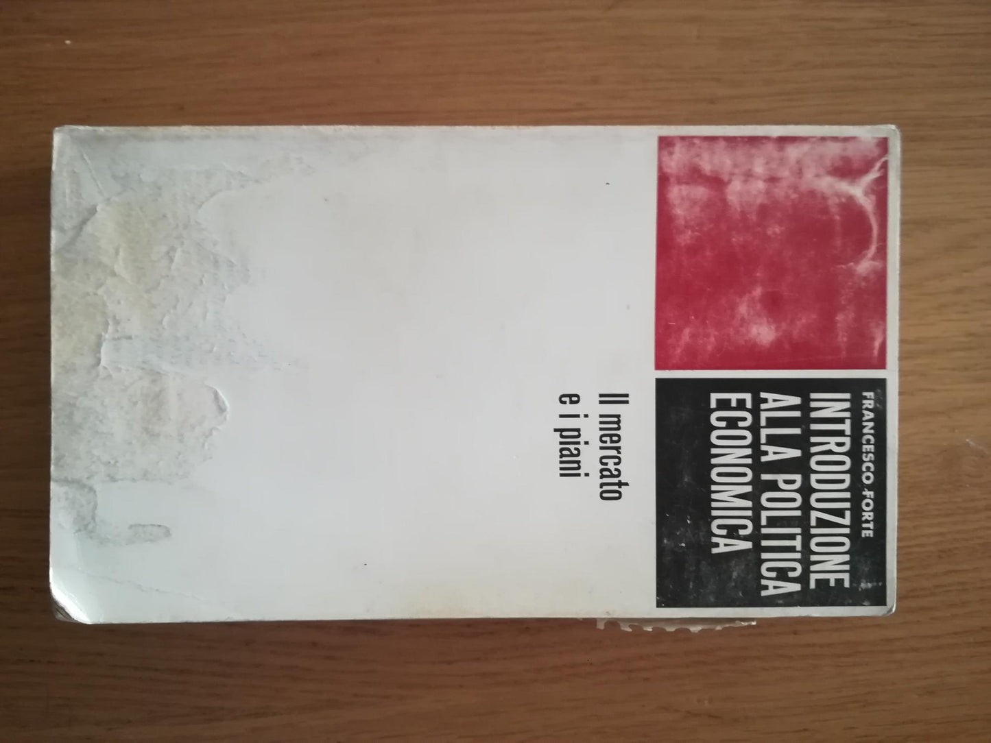 Introduzione alla politica economica: il mercato e i piani - copertina