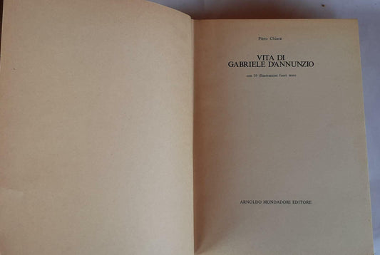 Vita di Gabriele D'Annunzio - copertina