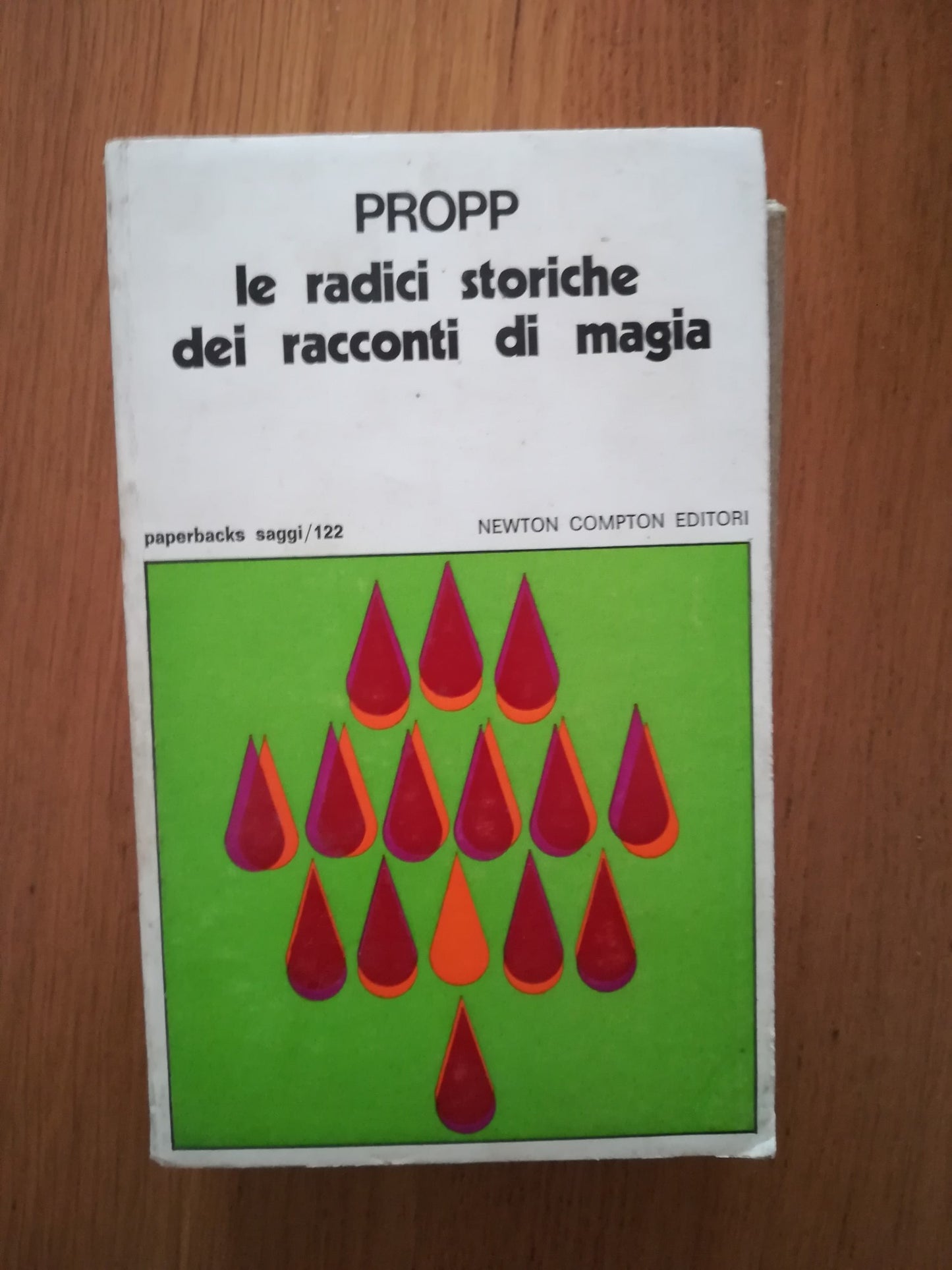 Le radici storiche dei racconti di magia - copertina