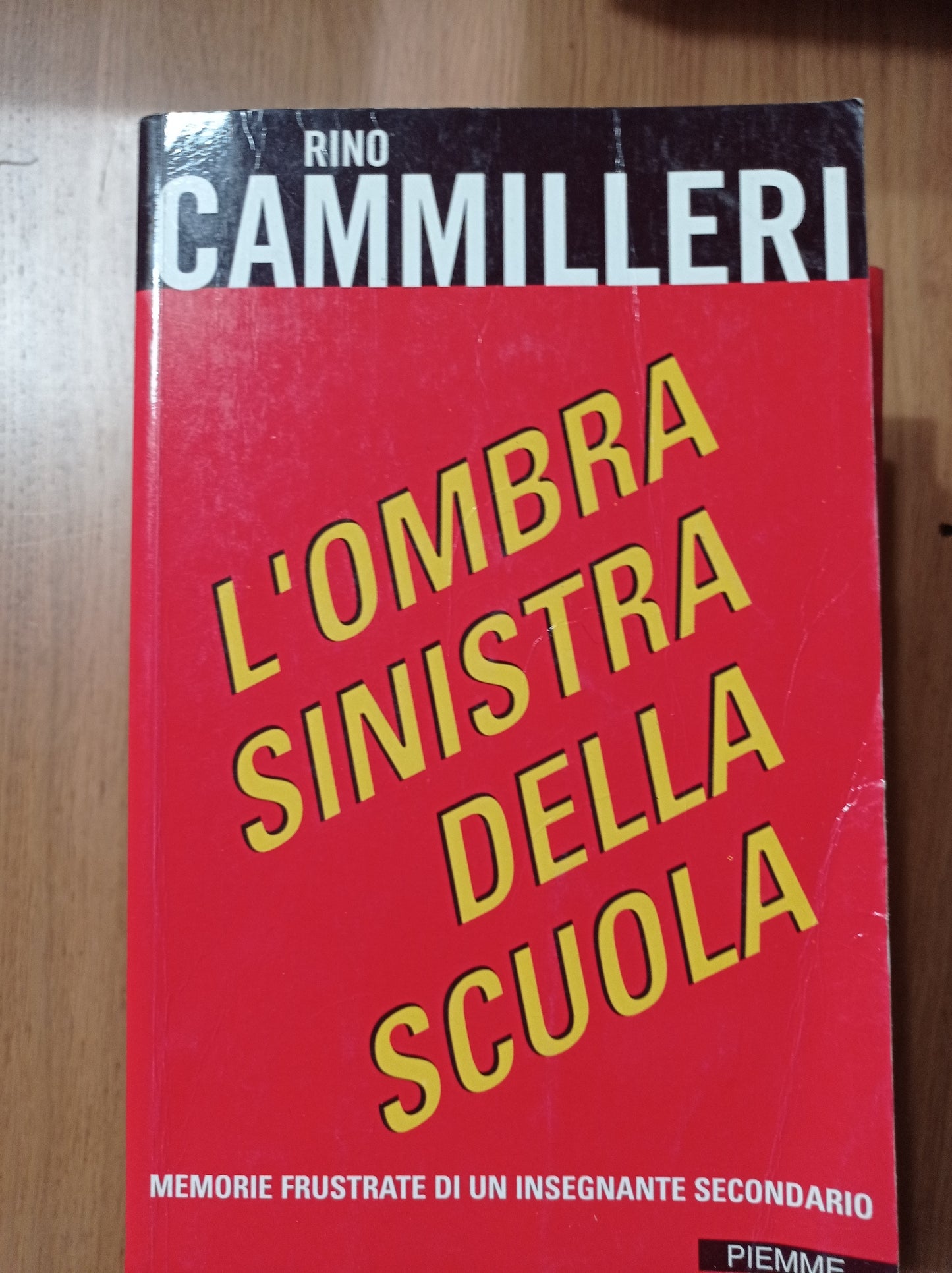 L\'ombra sinistra della scuola. Memorie frustrate di un insegnante secondario - copertina