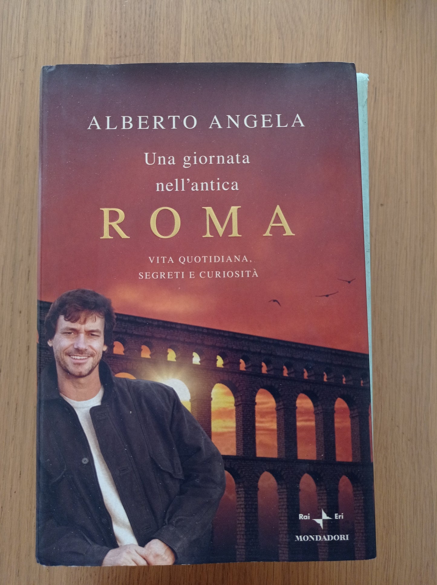 Una giornata nell'antica Roma. Vita quotidiana, segreti e curiosità - copertina