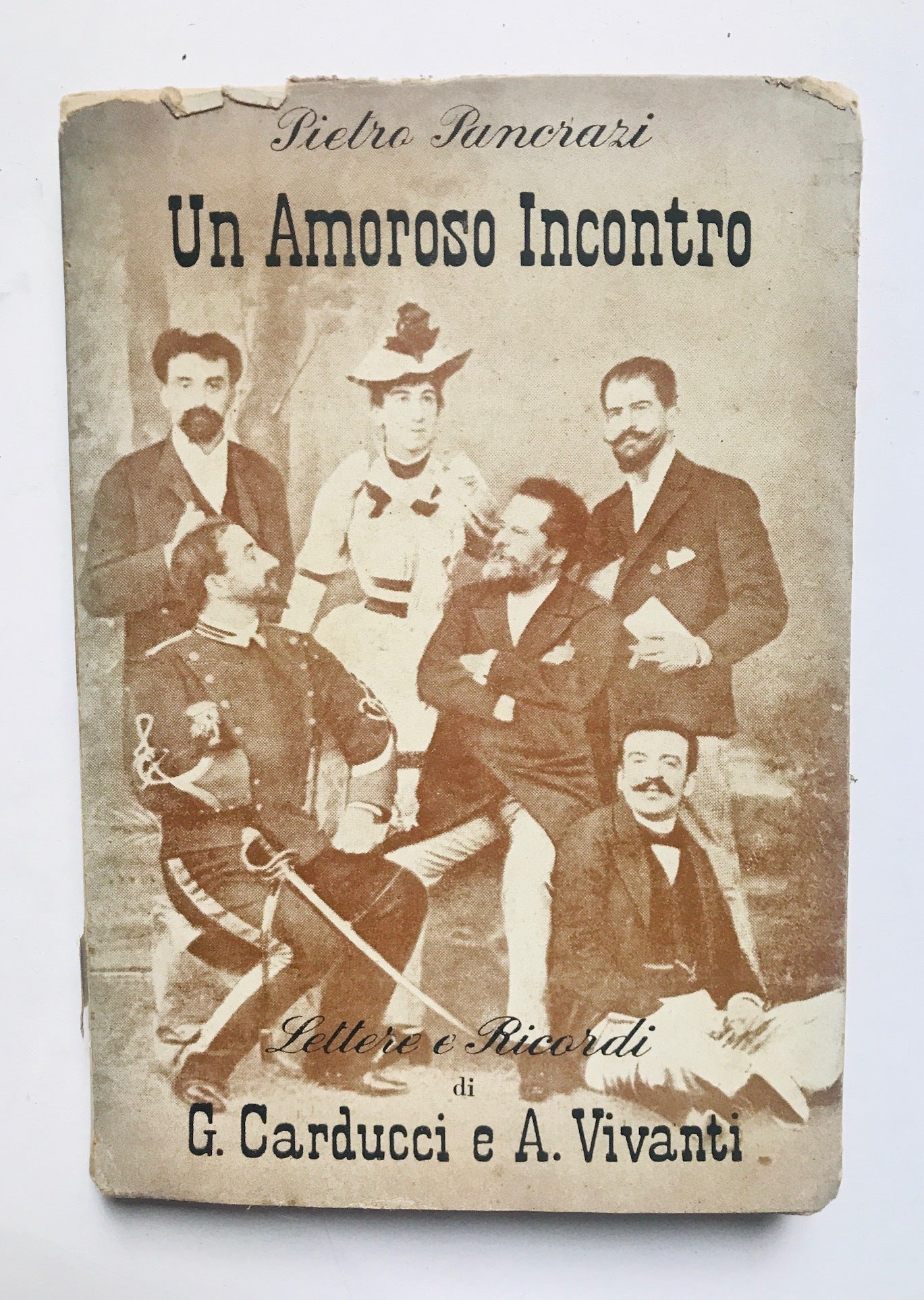 Un amoroso incontro. Lettere e ricordi di Carducci e Vivanti - copertina