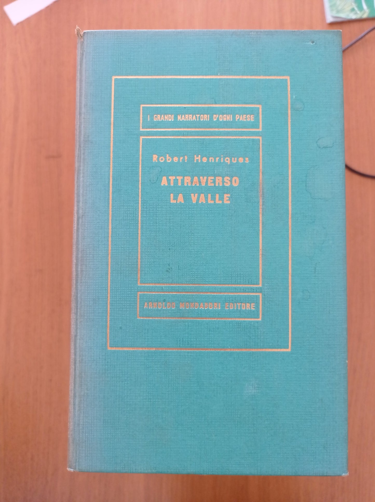 Attraverso la valle - copertina