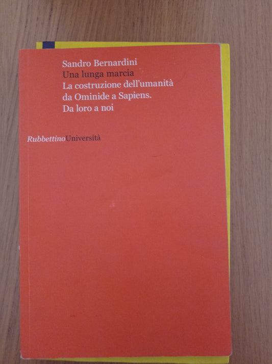 Una lunga marcia. La costruzione dell\'umanità da ominide a sapiens. Da loro a noi - copertina