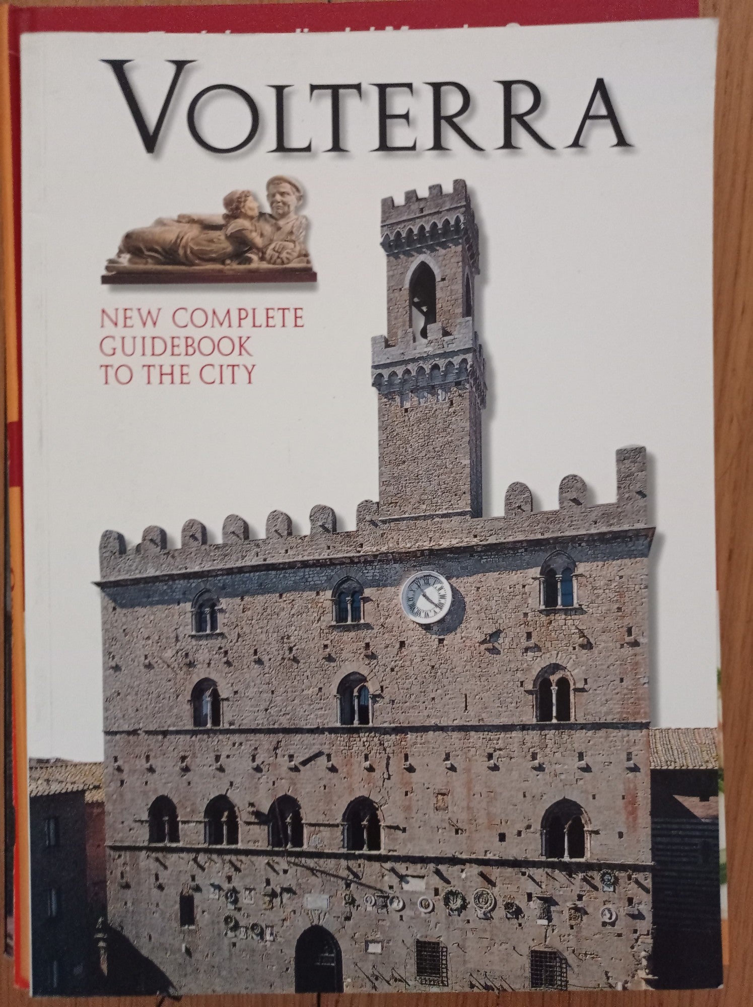 Volterra new complete guidebook to the city - copertina