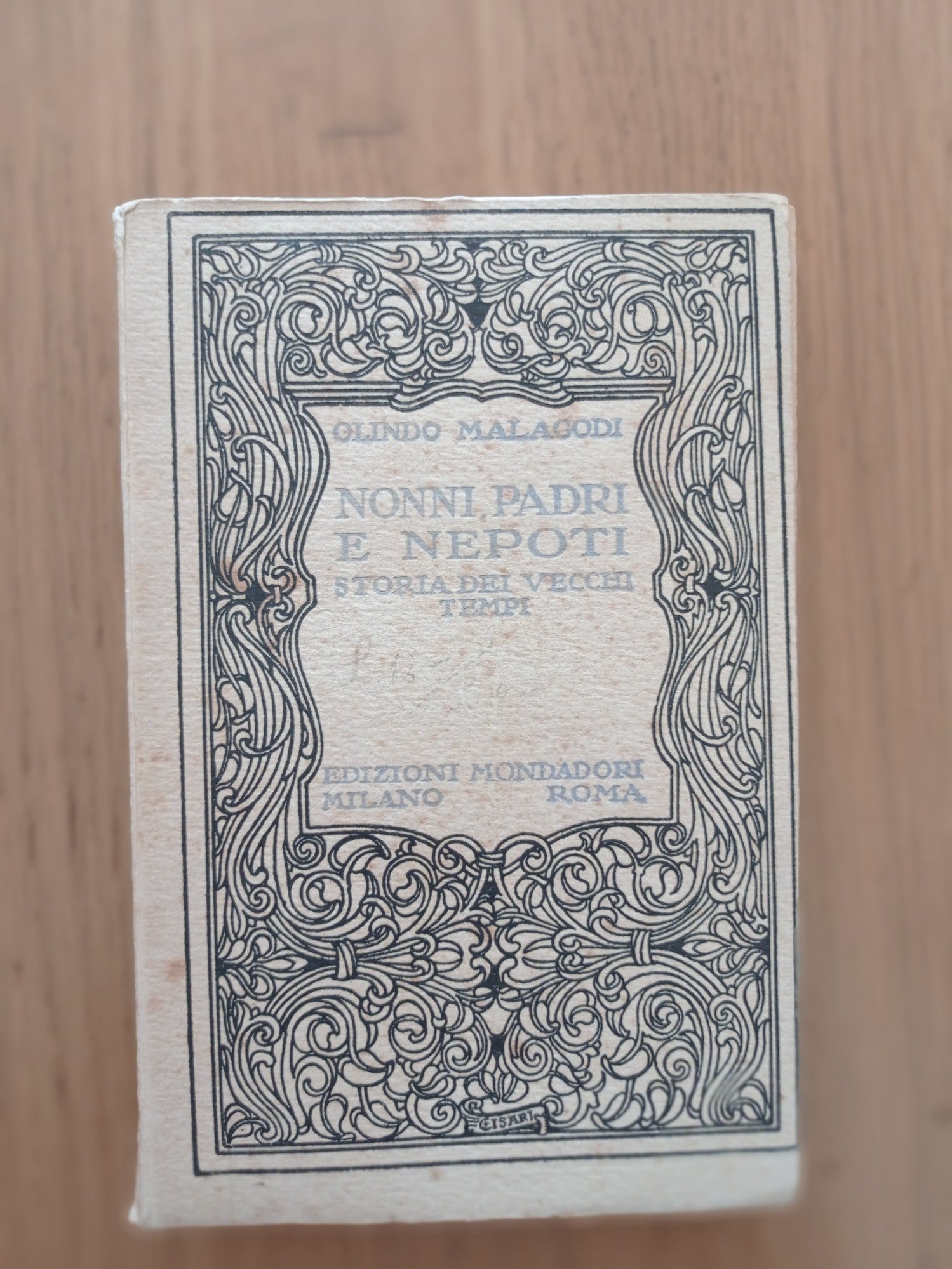 Nonni, padri e nepoti storia dei vecchi tempi - copertina