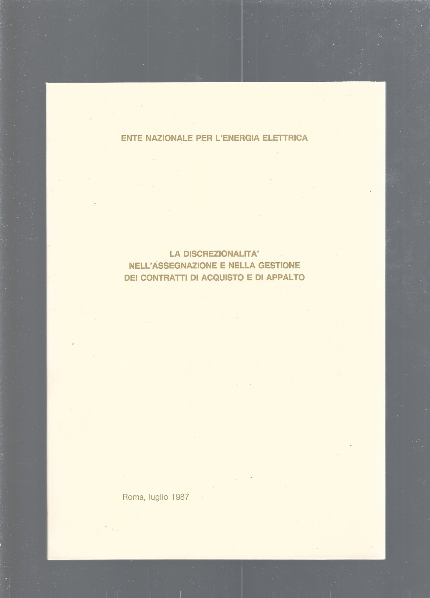 LA DISCREZIONALITA' NELL'ASSEGNAZIONE E NELLA GESTIONE DEI CONTRATTI DI ACQUISTO E DI APPALTO - copertina