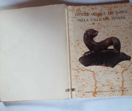 Civiltà arcaica dei Sabini. Le scoperte della necropoli di Colle del Forno. Catalogo della mostra maggio-luglio 1973 - copertina