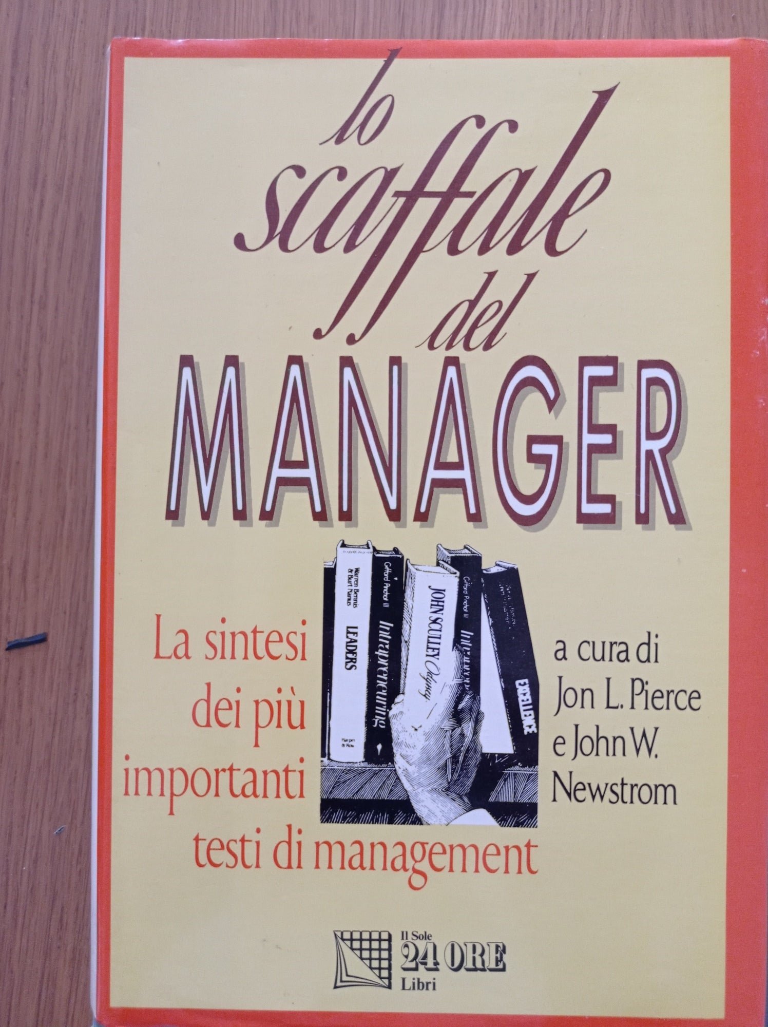 Lo scaffale del manager. La sintesi dei più importanti testi di management - copertina