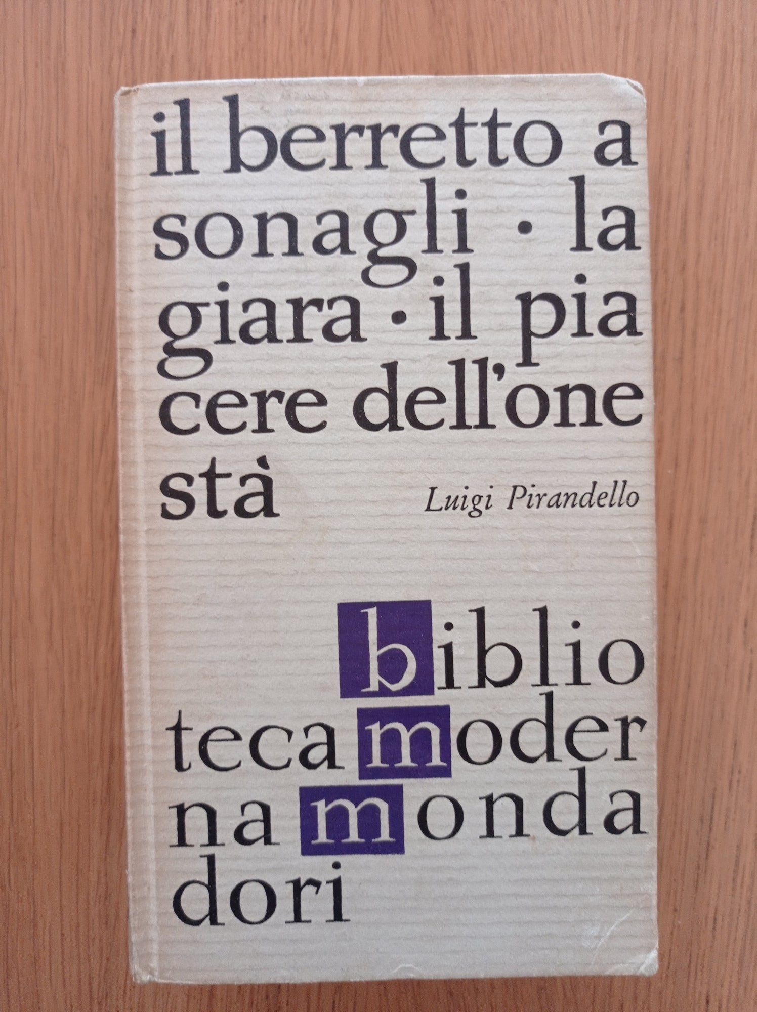 Il berretto a sonagli - la giara - il piacere dell'onore - copertina