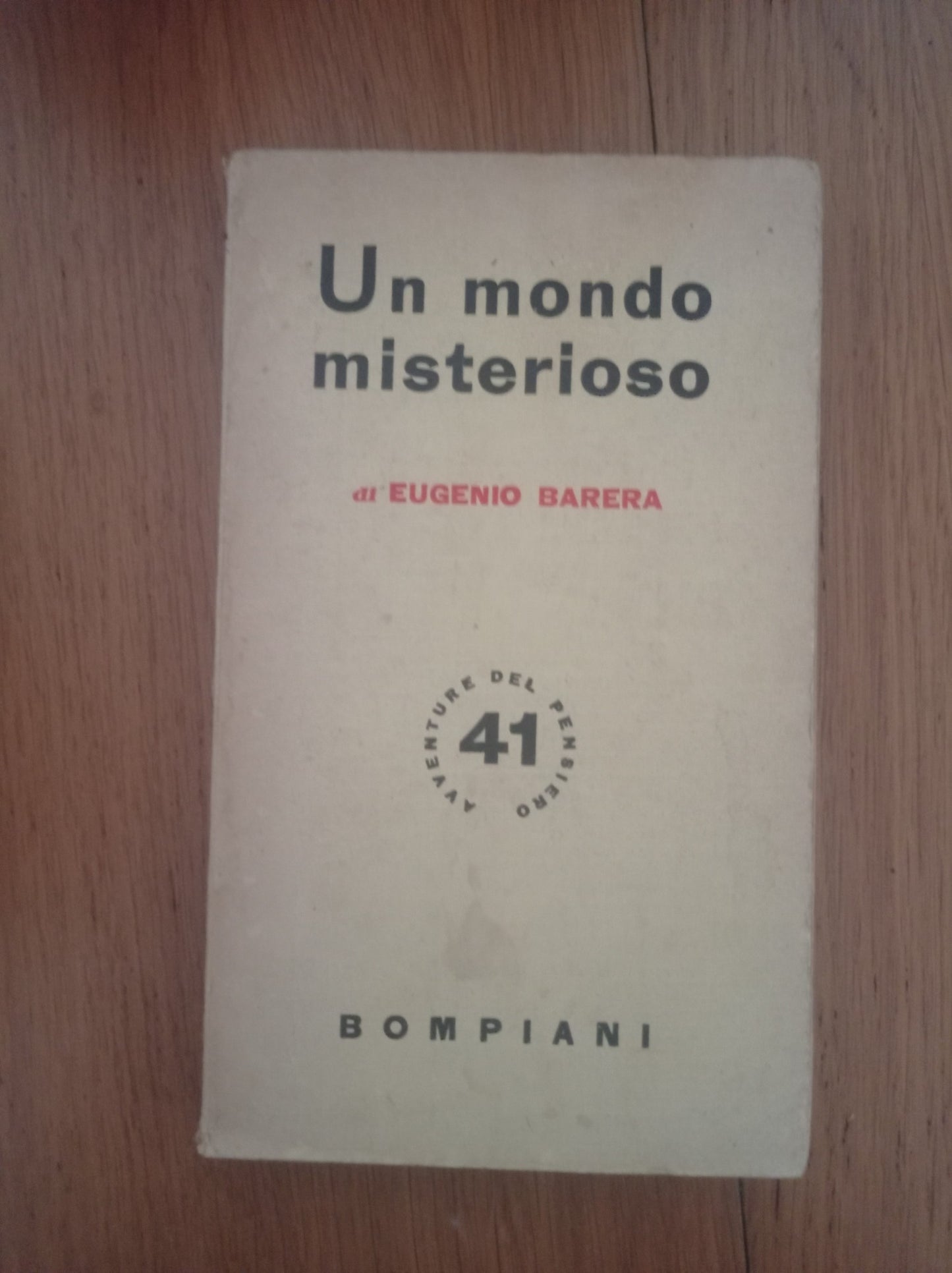 Un mondo misterioso - copertina