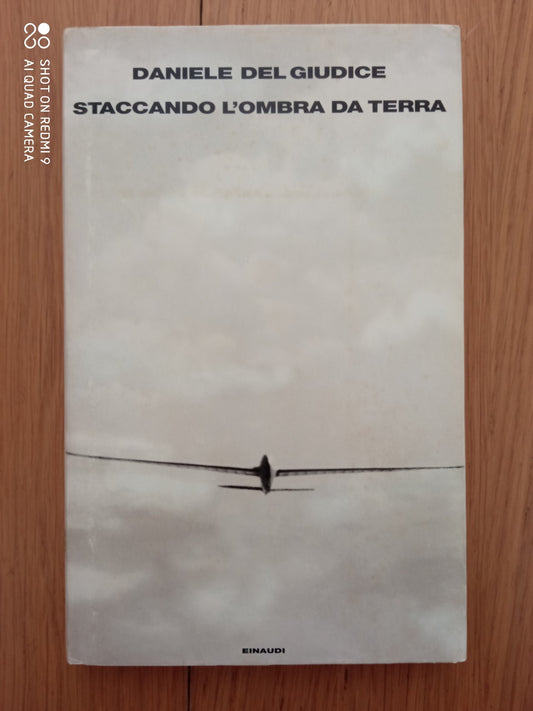 Staccando l\'ombra da terra - copertina