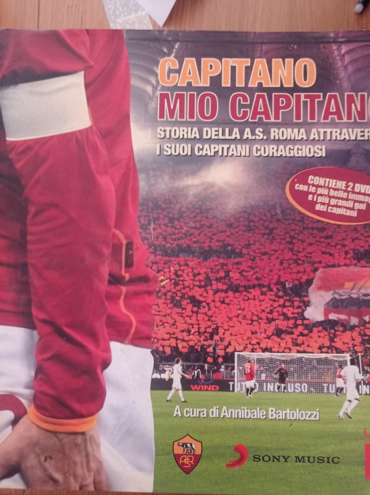 Capitano mio capitano. Storia della A.S. Roma attraverso i suoi capitani coraggiosi. Con 2 DVD - copertina