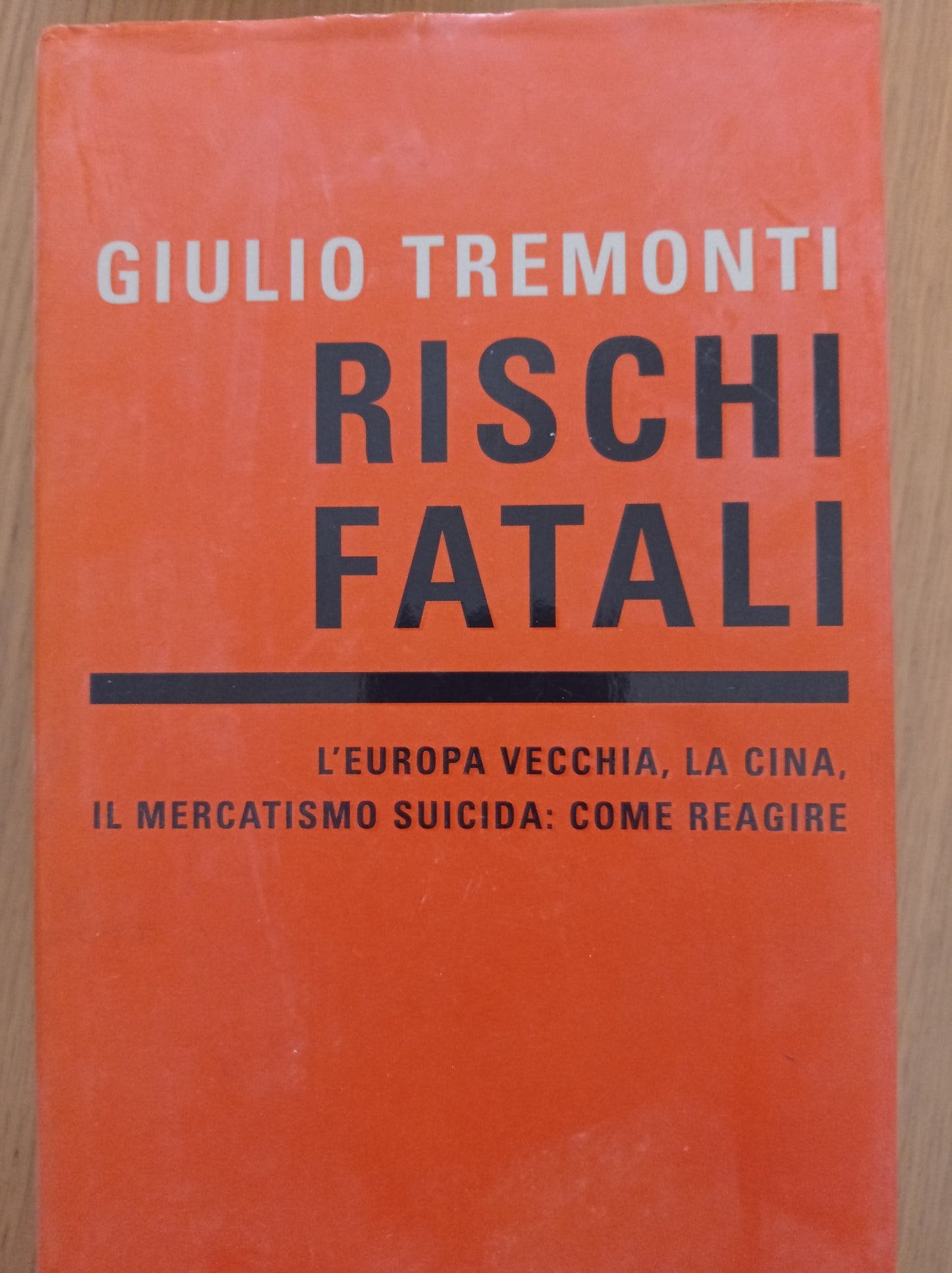 Rischi fatali. L'Europa vecchia, la Cina, il mercatismo suicida: come reagire - copertina