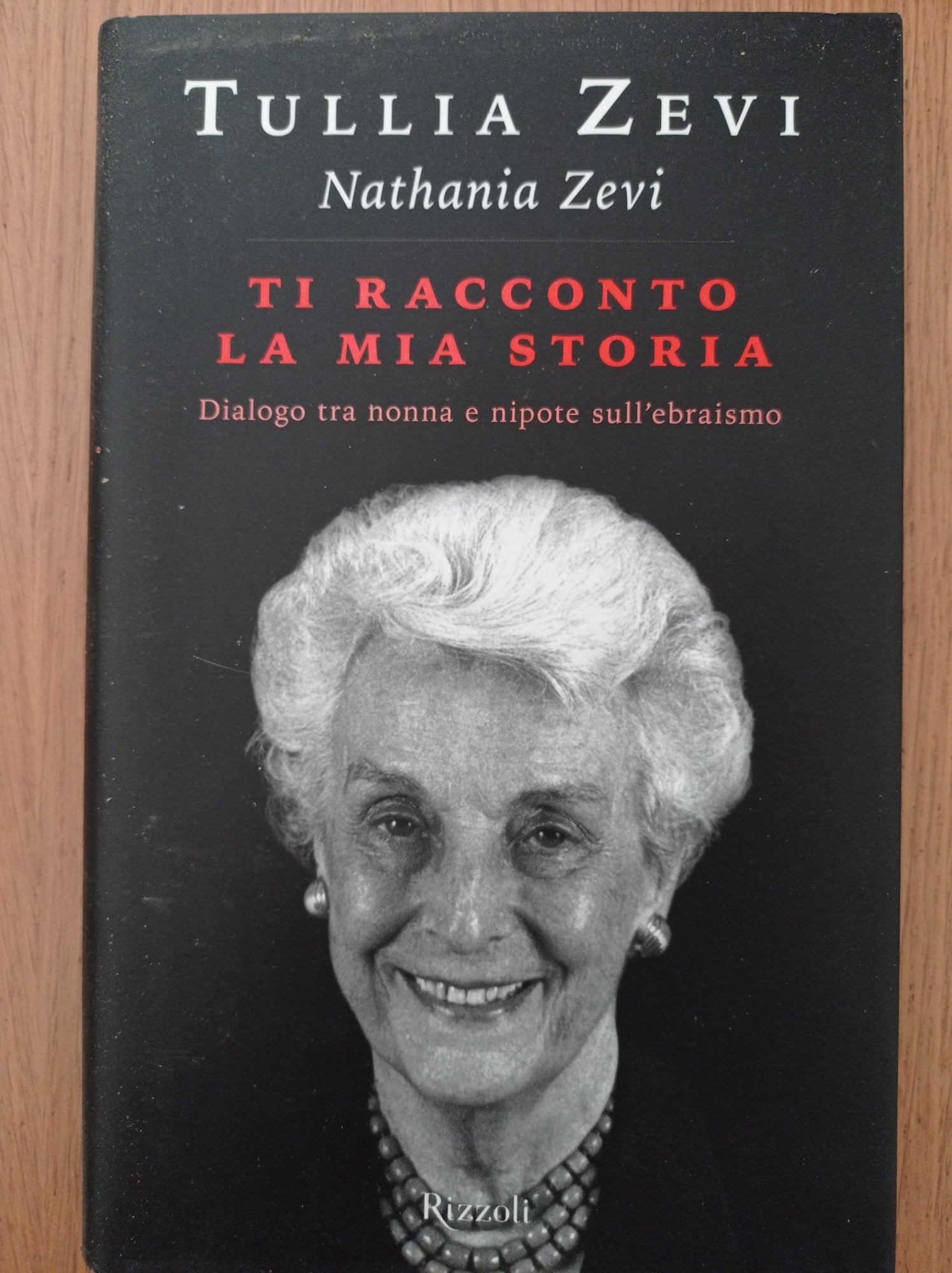 Ti racconto la mia storia. Dialogo tra nonna e nipote sull\'ebraismo - copertina
