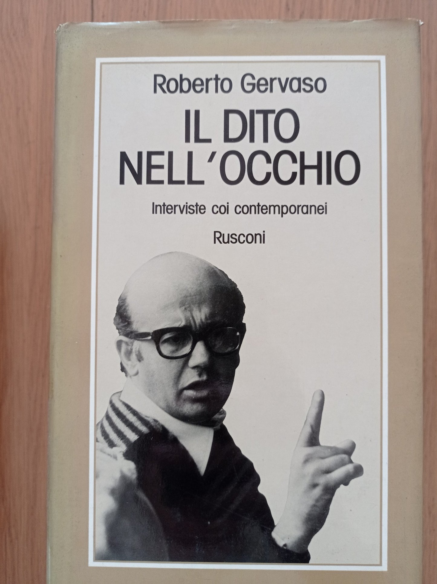 Il dito nell'occhio - interviste coi contemporanei - copertina