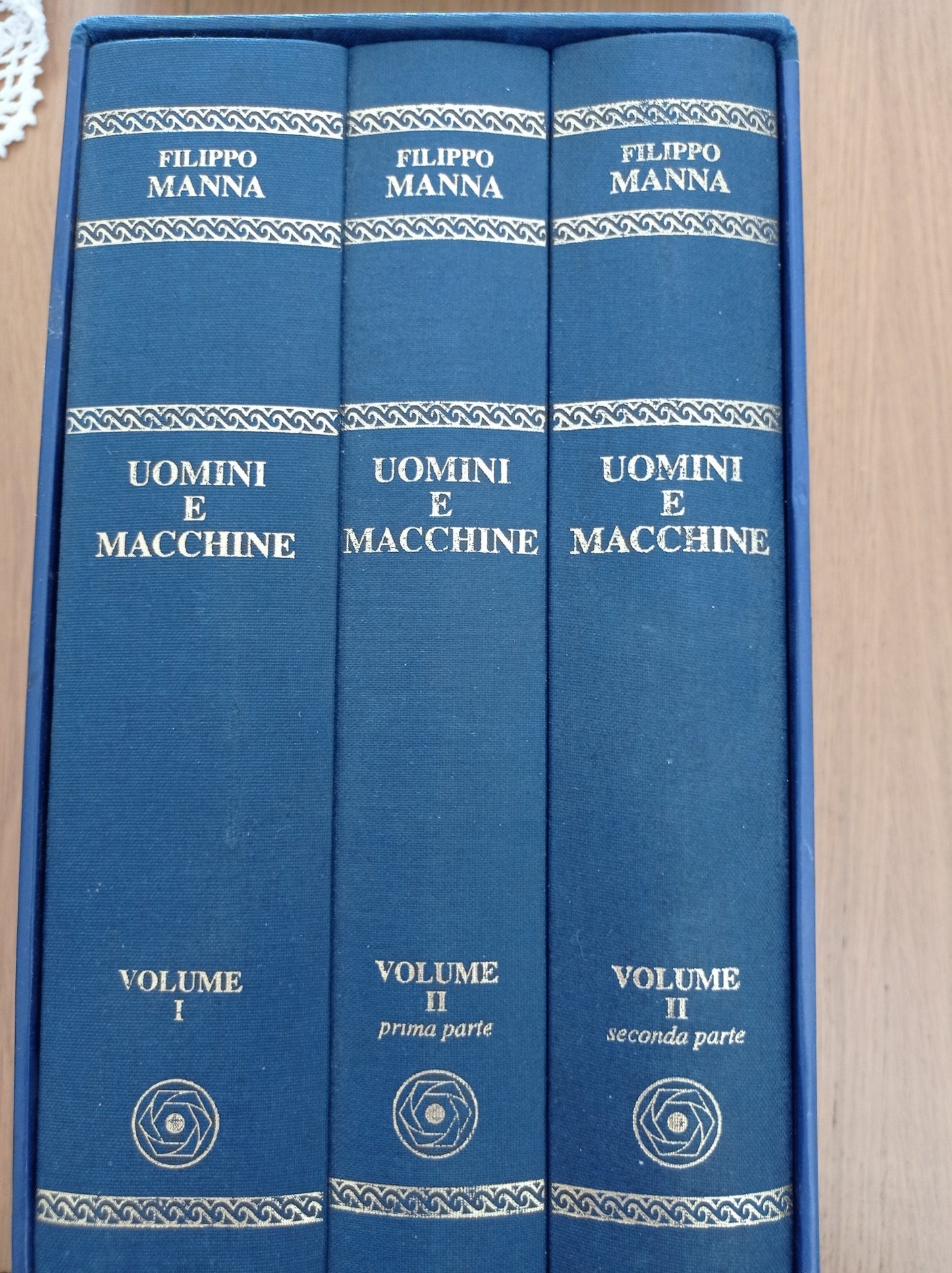 Uomini e macchine (tre tomi con cofanetto) - copertina