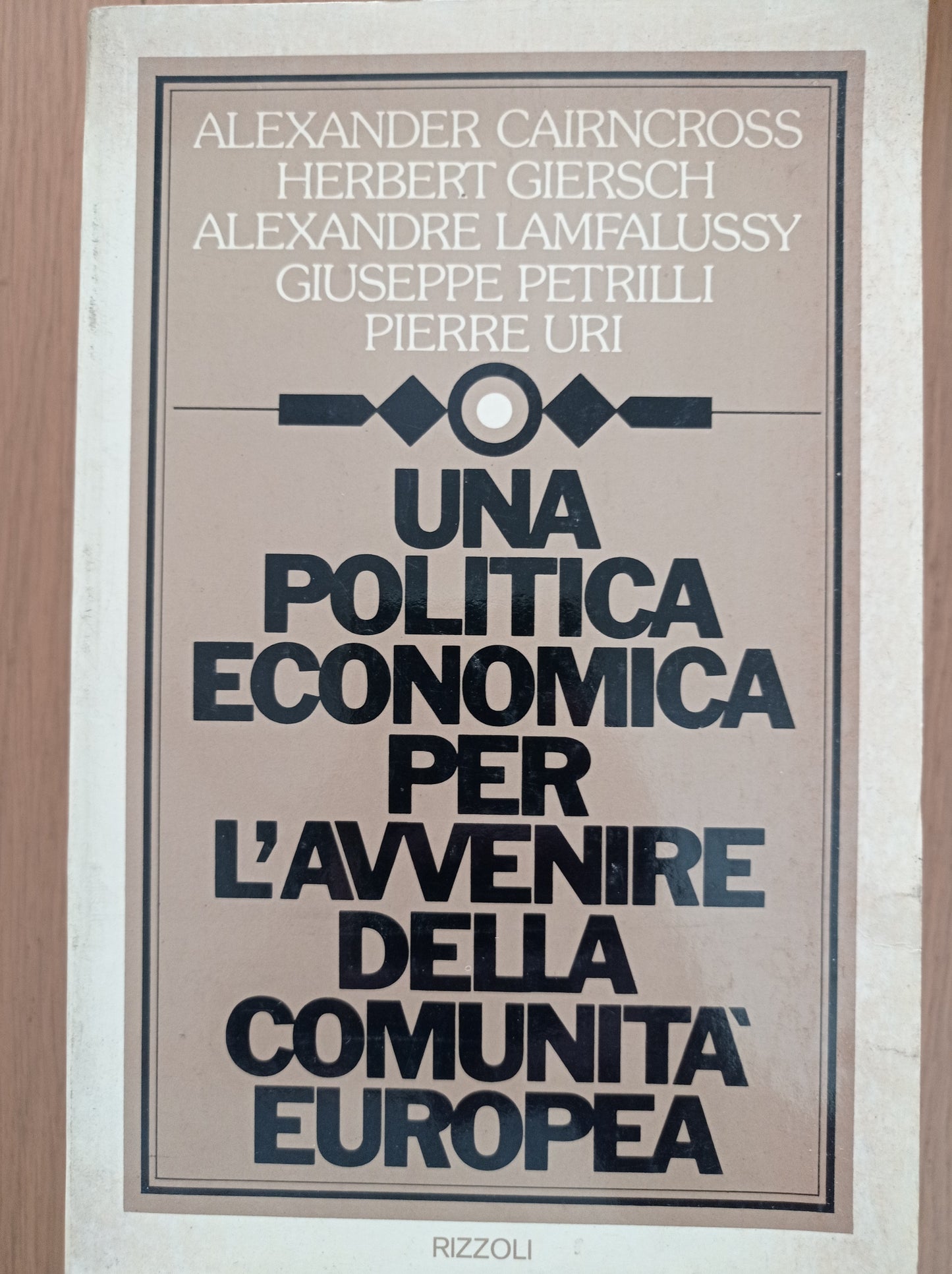 Una politica economica per l'avvenire della comunità europea - copertina