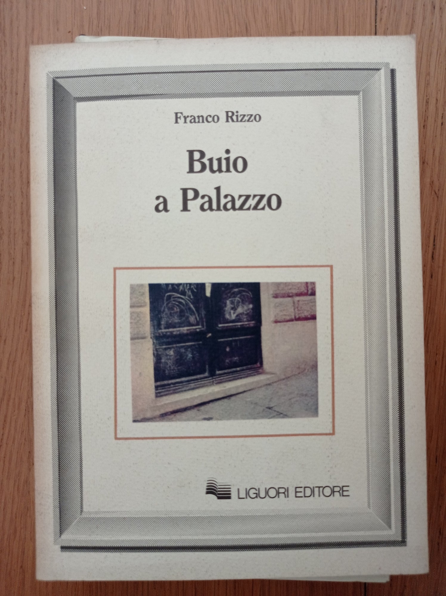 Buio a palazzo - copertina