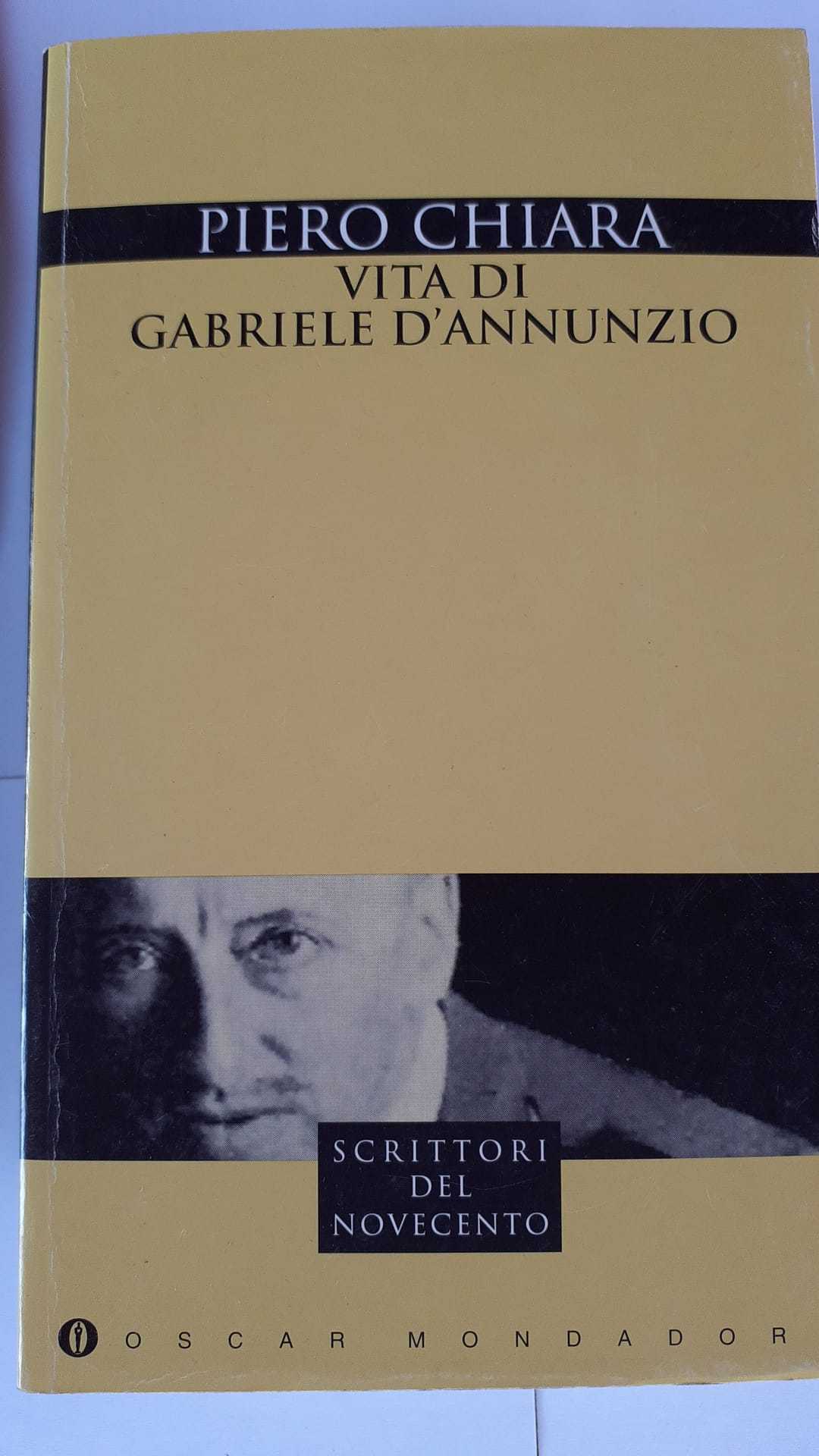 Vita di Gabriele D\'Annunzio - copertina