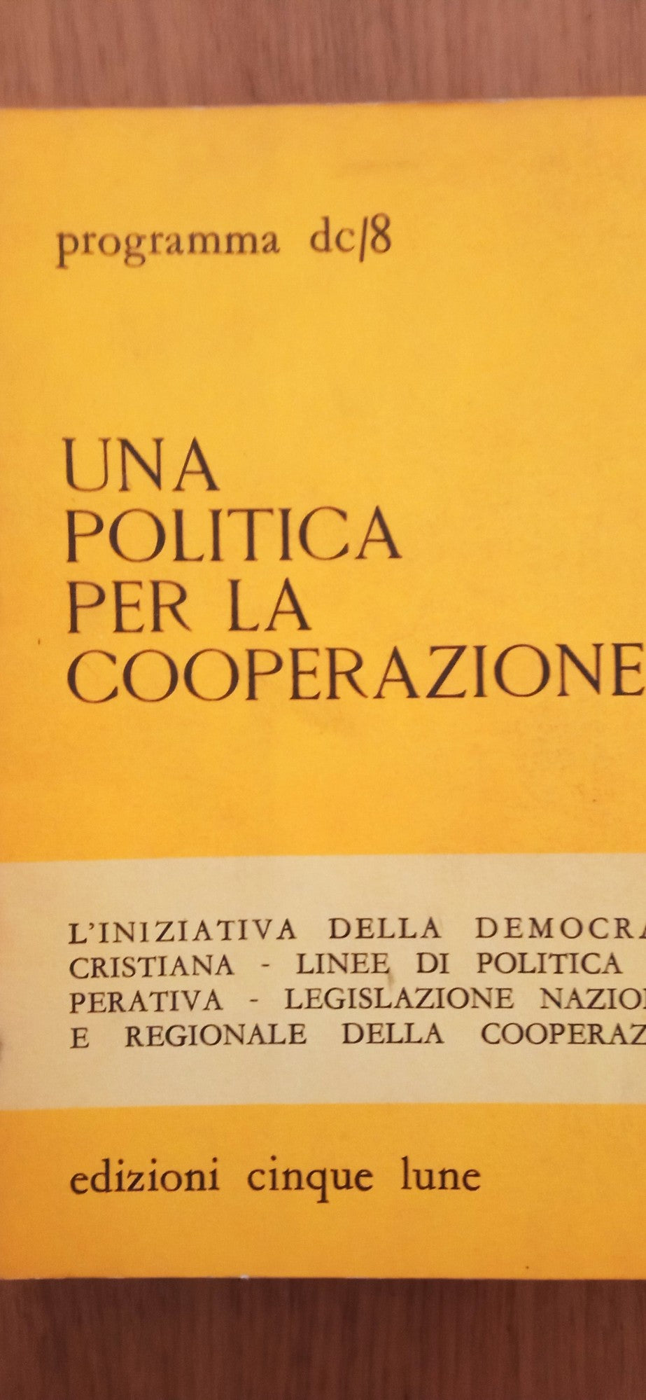 Una politica per la cooperazione (due copie) - copertina
