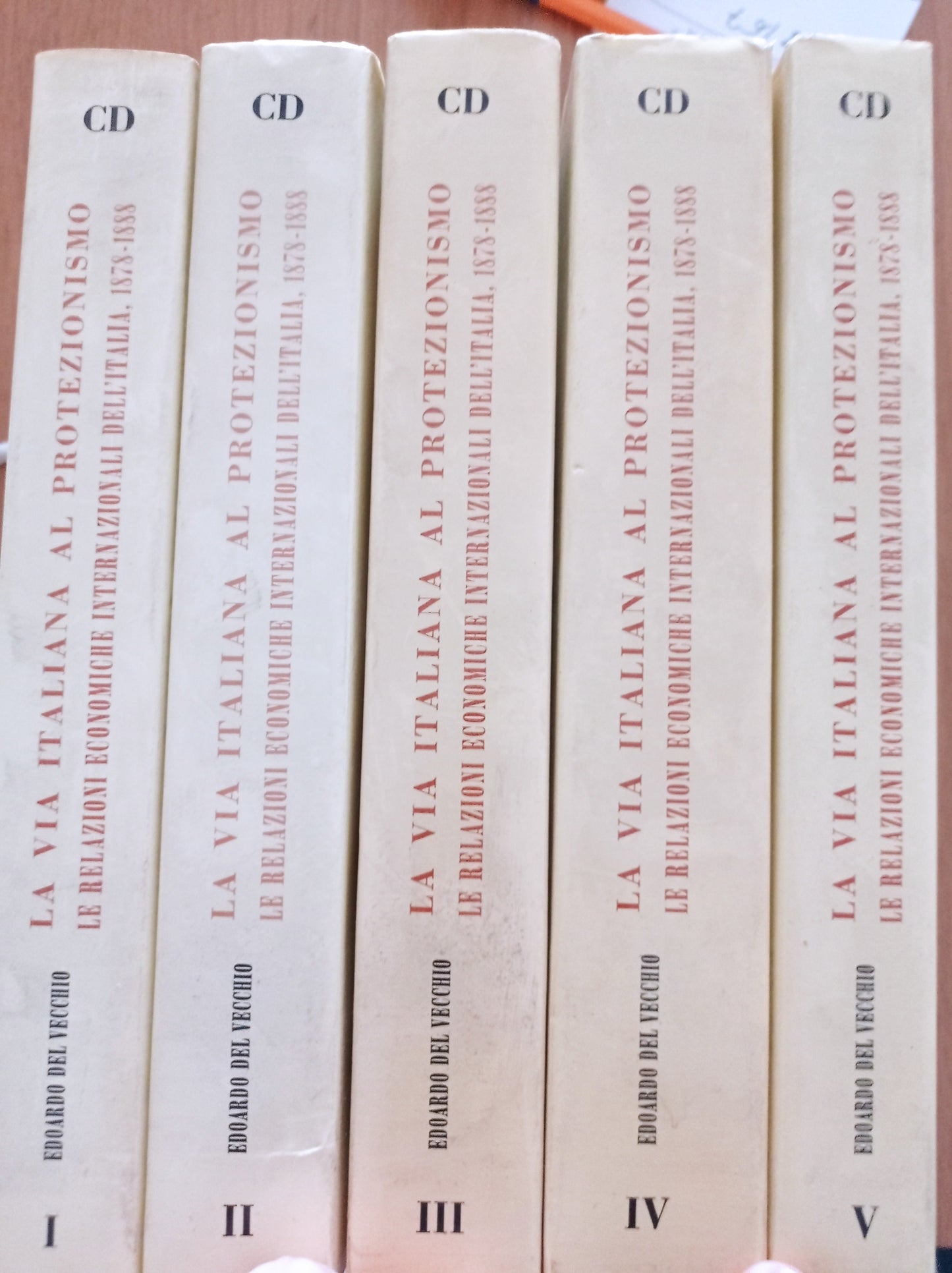 La via italiana la protezionismo le relazioni economiche internazionali dell'Italia 1878 - 1888 ( 5 volumi) - copertina