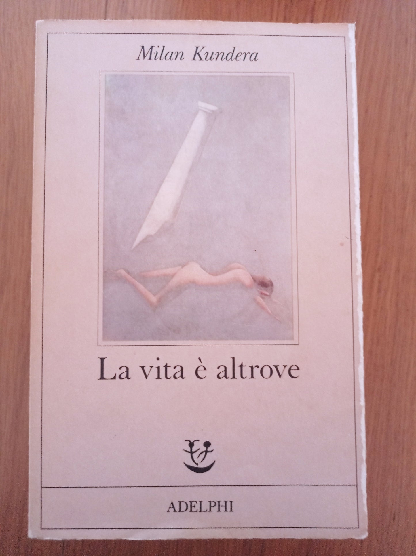 La vita è altrove - copertina