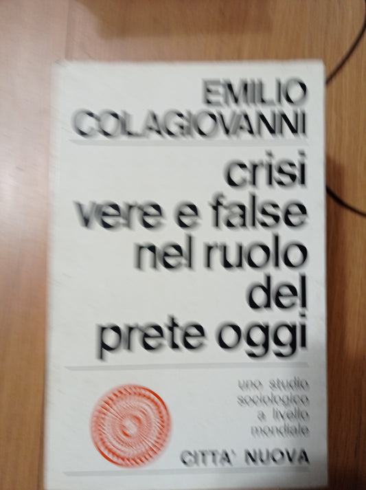 Crisi vere e false nel ruolo del prete oggi - copertina