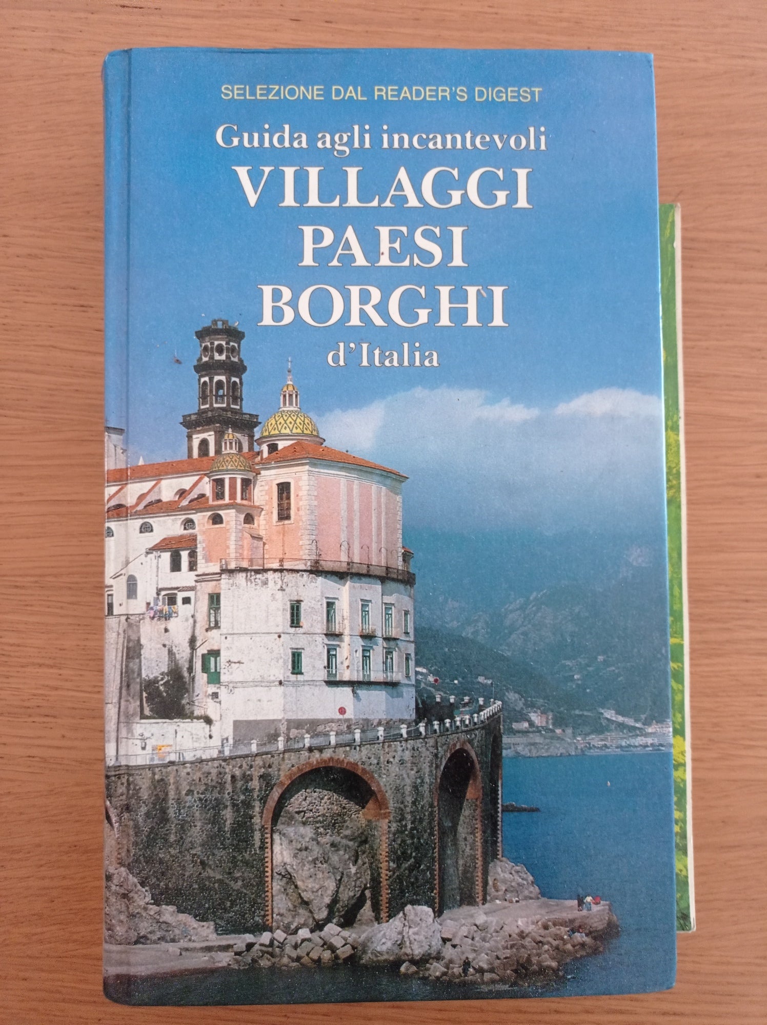 Guida agli incantevoli villaggi, paesi, borghi d'Italia - copertina