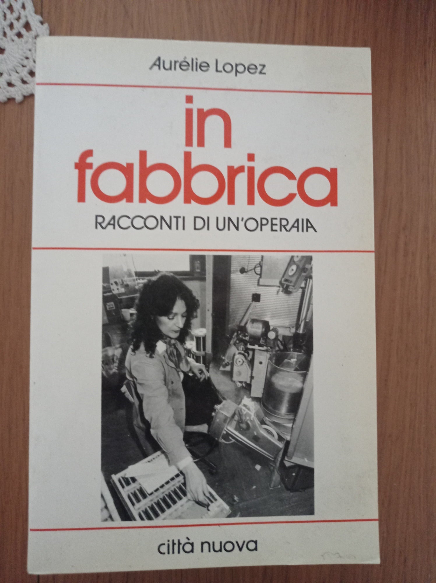 In fabbrica. Racconti di un'operaia - copertina
