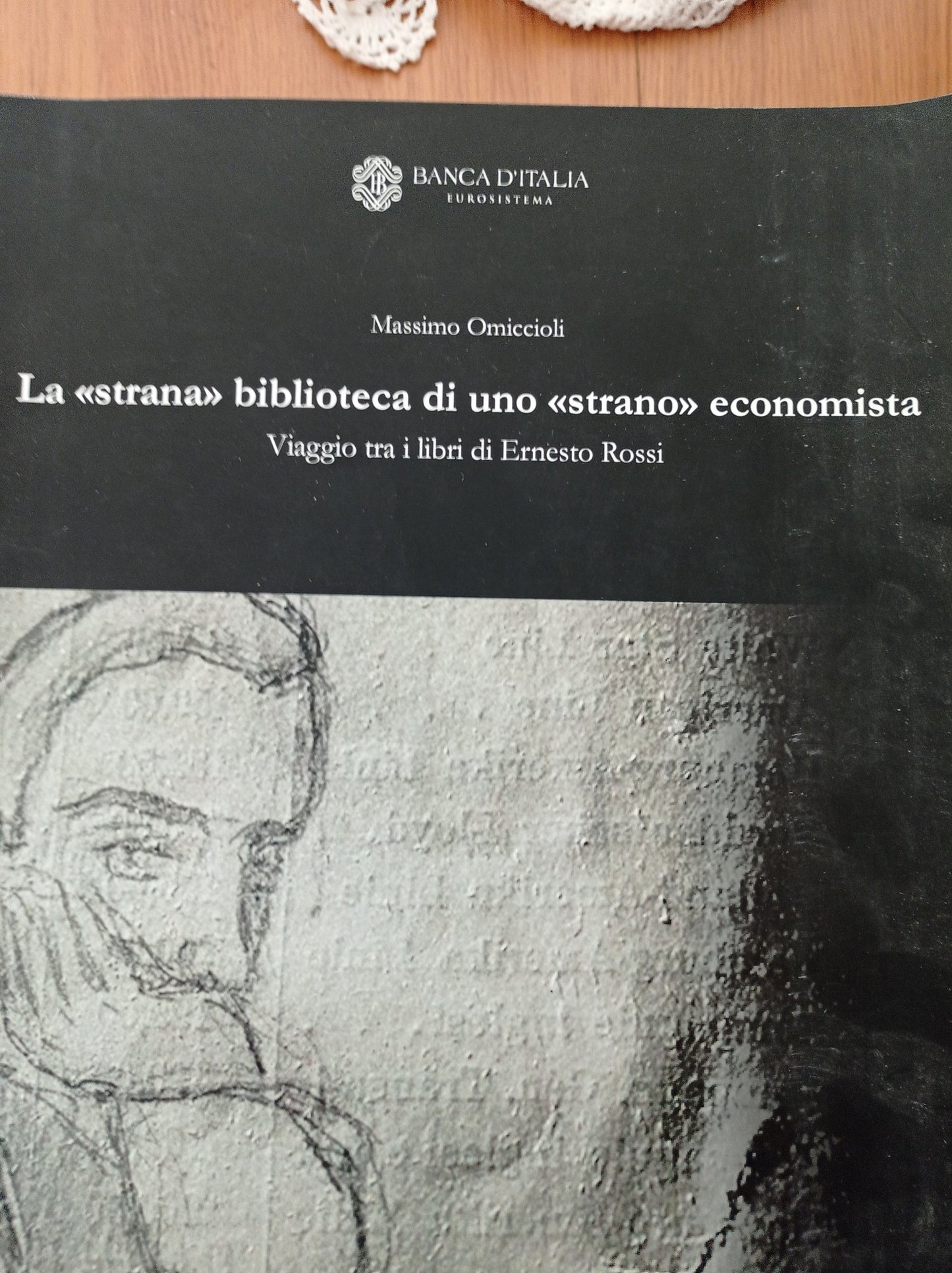 La "strana" biblioteca di uno "strano" economista - copertina