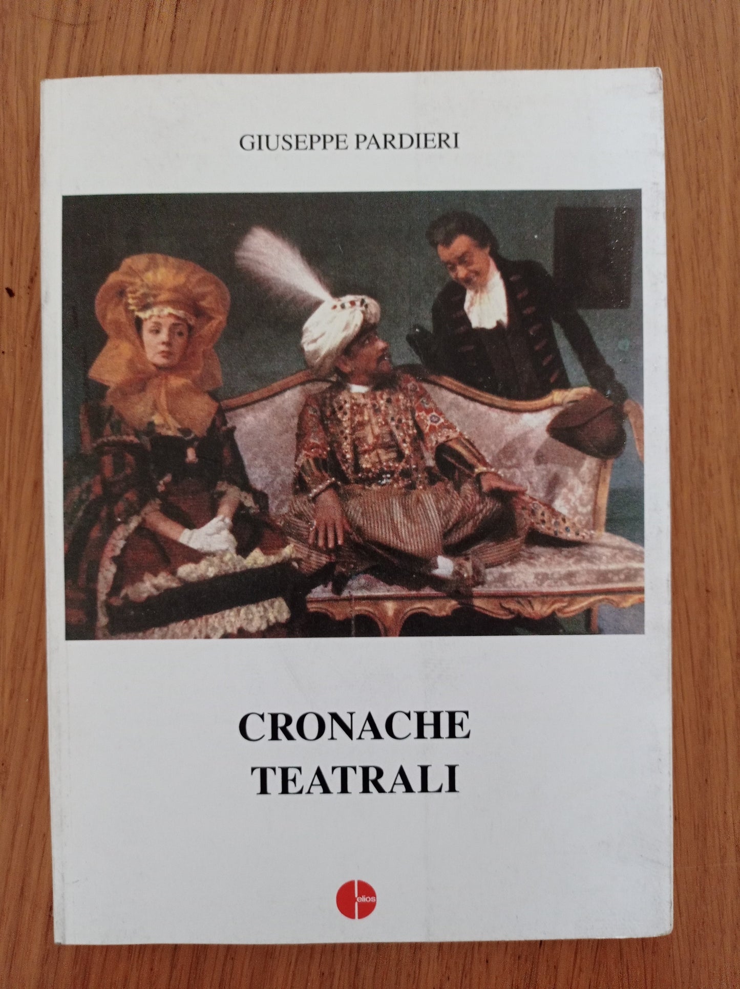 Cronache teatrali - copertina