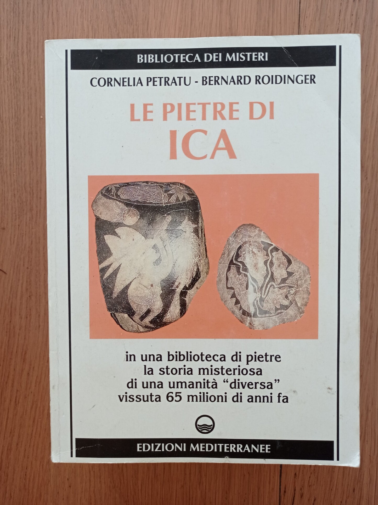 Le pietre di Ica. In una biblioteca di pietre la storia misteriosa di una «Umanità diversa» vissuta 65 milioni di anni fa - copertina