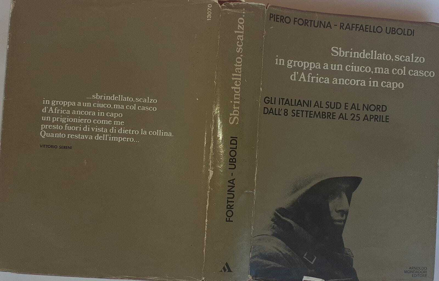 Sbrindellato, scalzo in groppa a un ciuco, ma col casco d'Africa ancora in capo - copertina