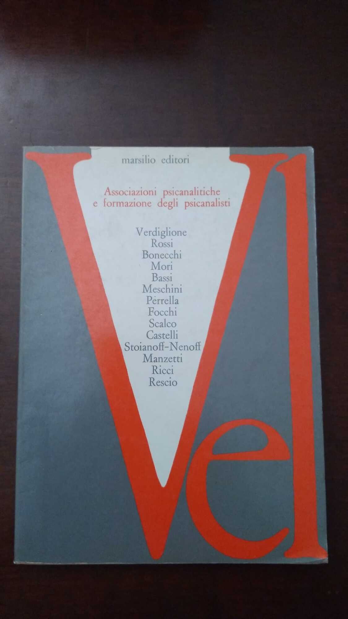 Associazioni psicanalitiche e formazione degli psicanalisti - copertina